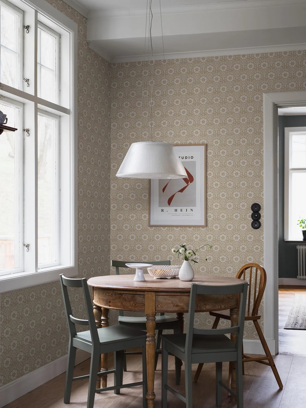 Tapeta s rastlinným motívom v kvetoch NYPONROS hnedá s bielou