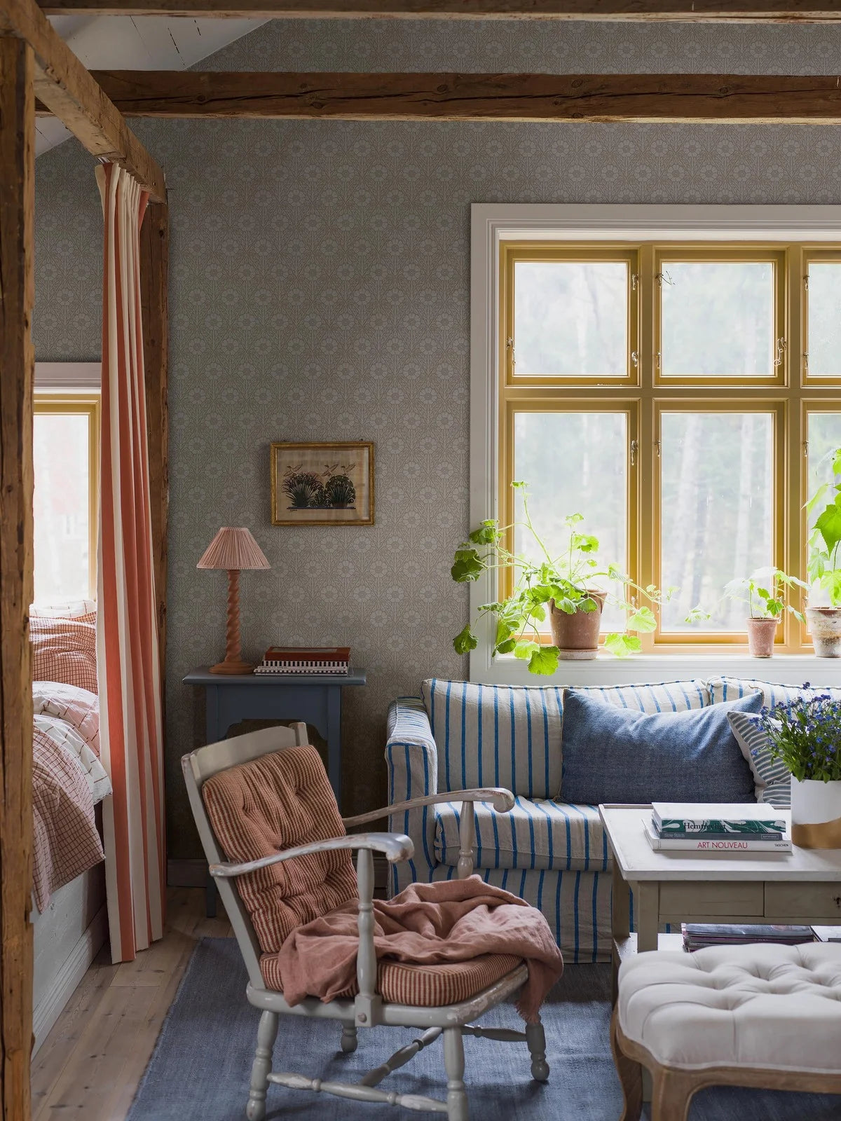 Tapeta s rastlinným motívom v kvetoch NYPONROS hnedá s bielou