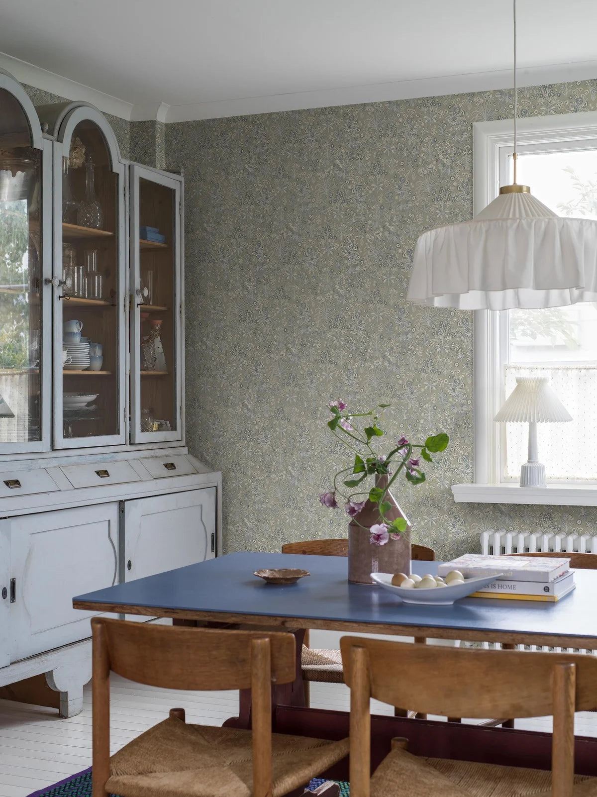 Tapeta s rastlinným motívom kvetov TUVA khaki s krémovou farbou