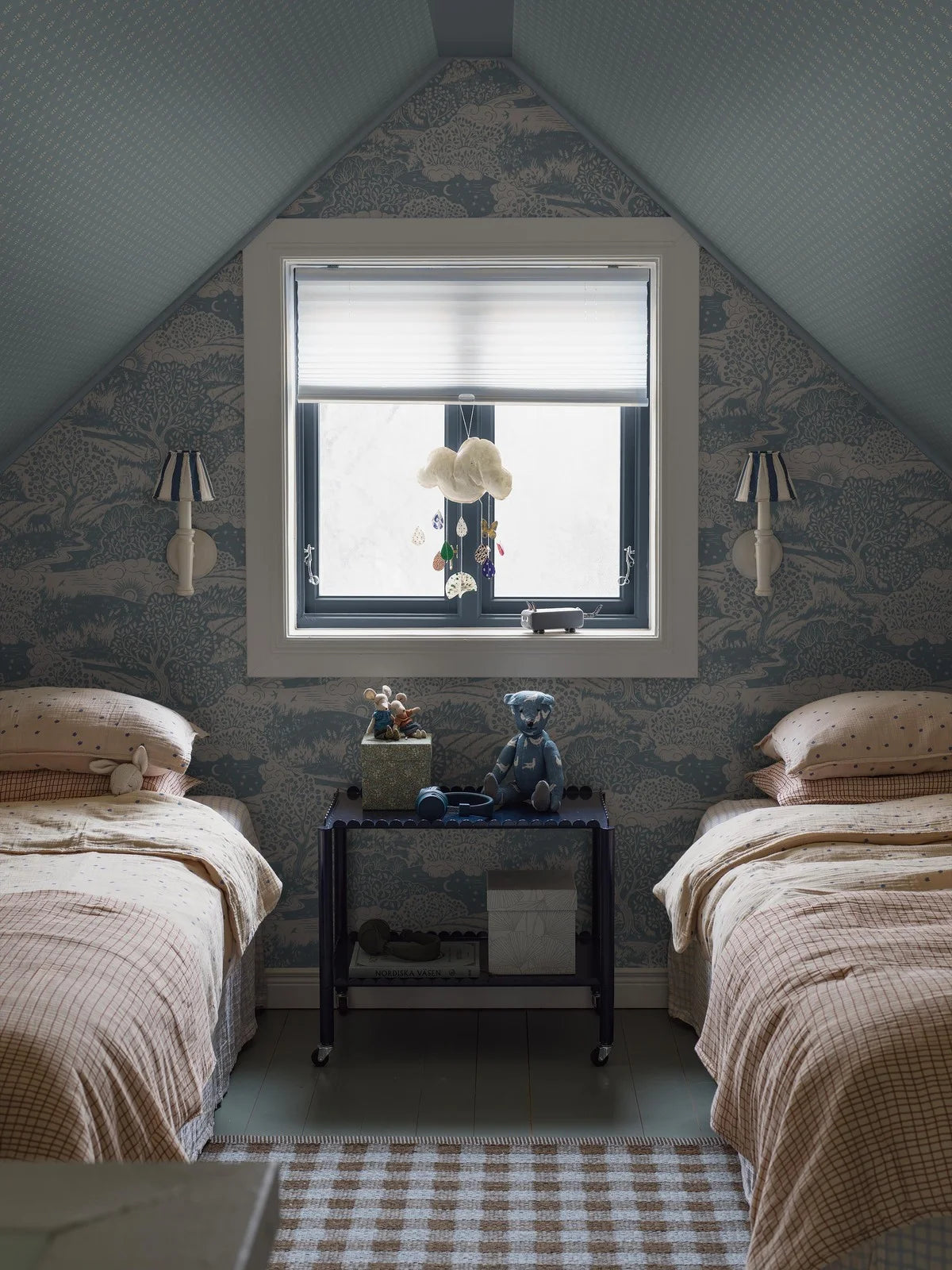 Children's wallpaper with SOLANGEN landscape in blue and beige