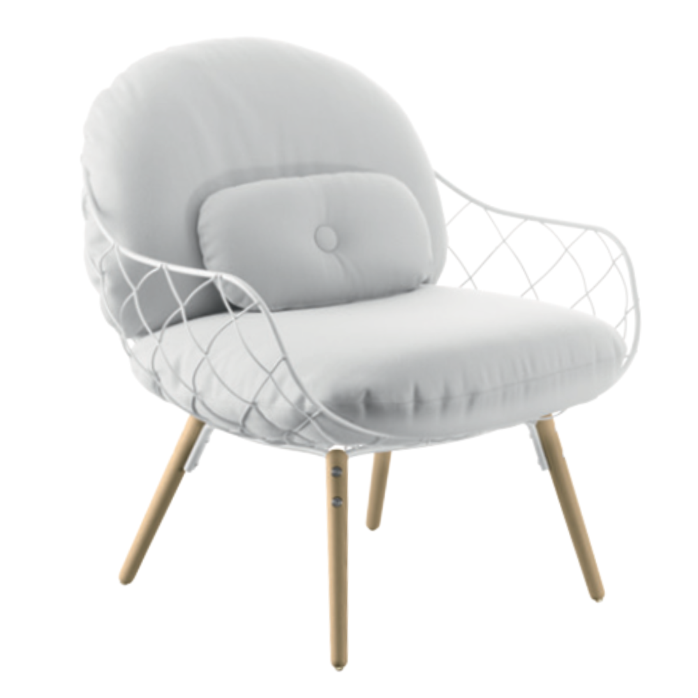 PIÑA armchair in white with an ash base