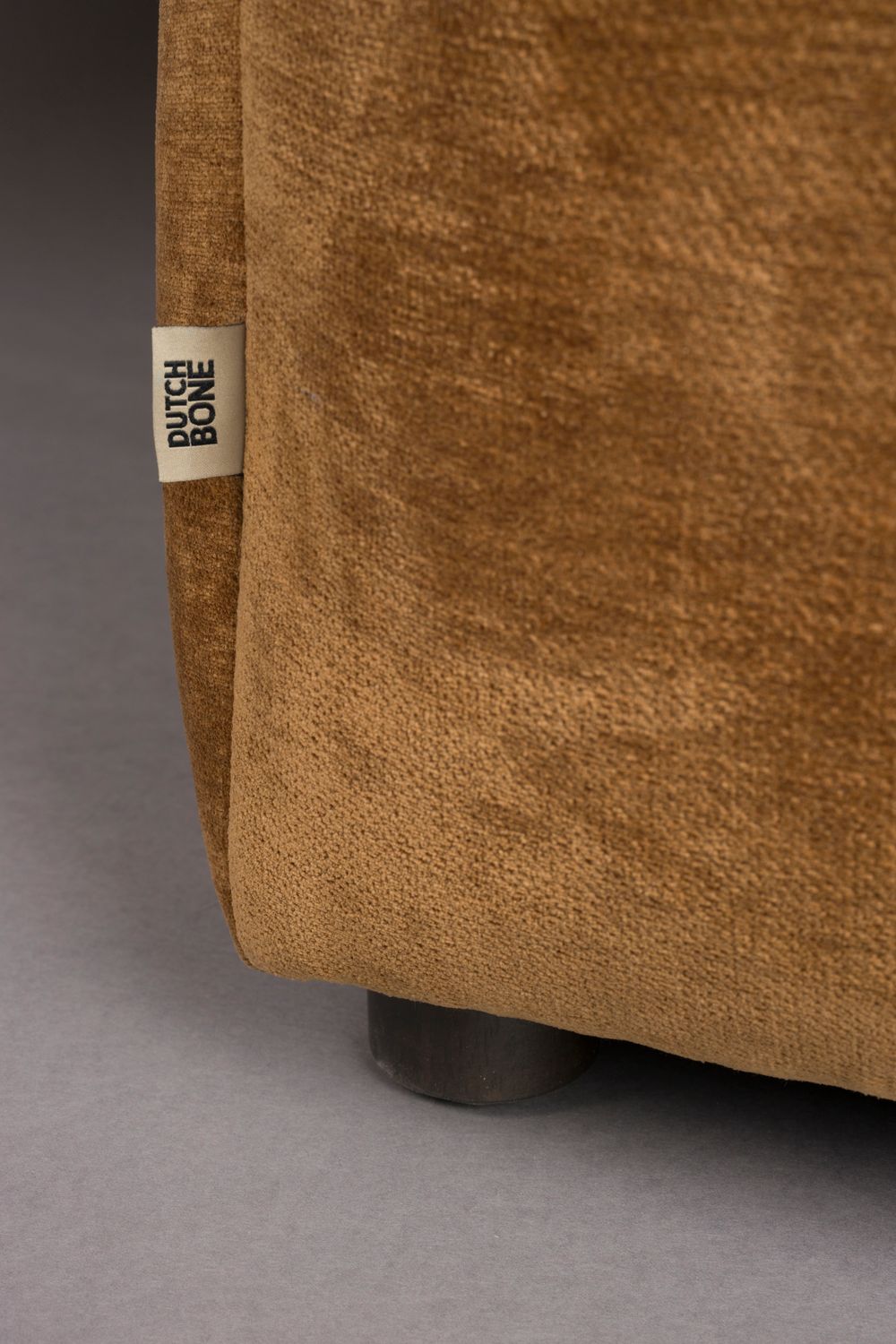 Modulárna pohovka HACKMAN - stredný prvok v koňakovej velúrovej látke