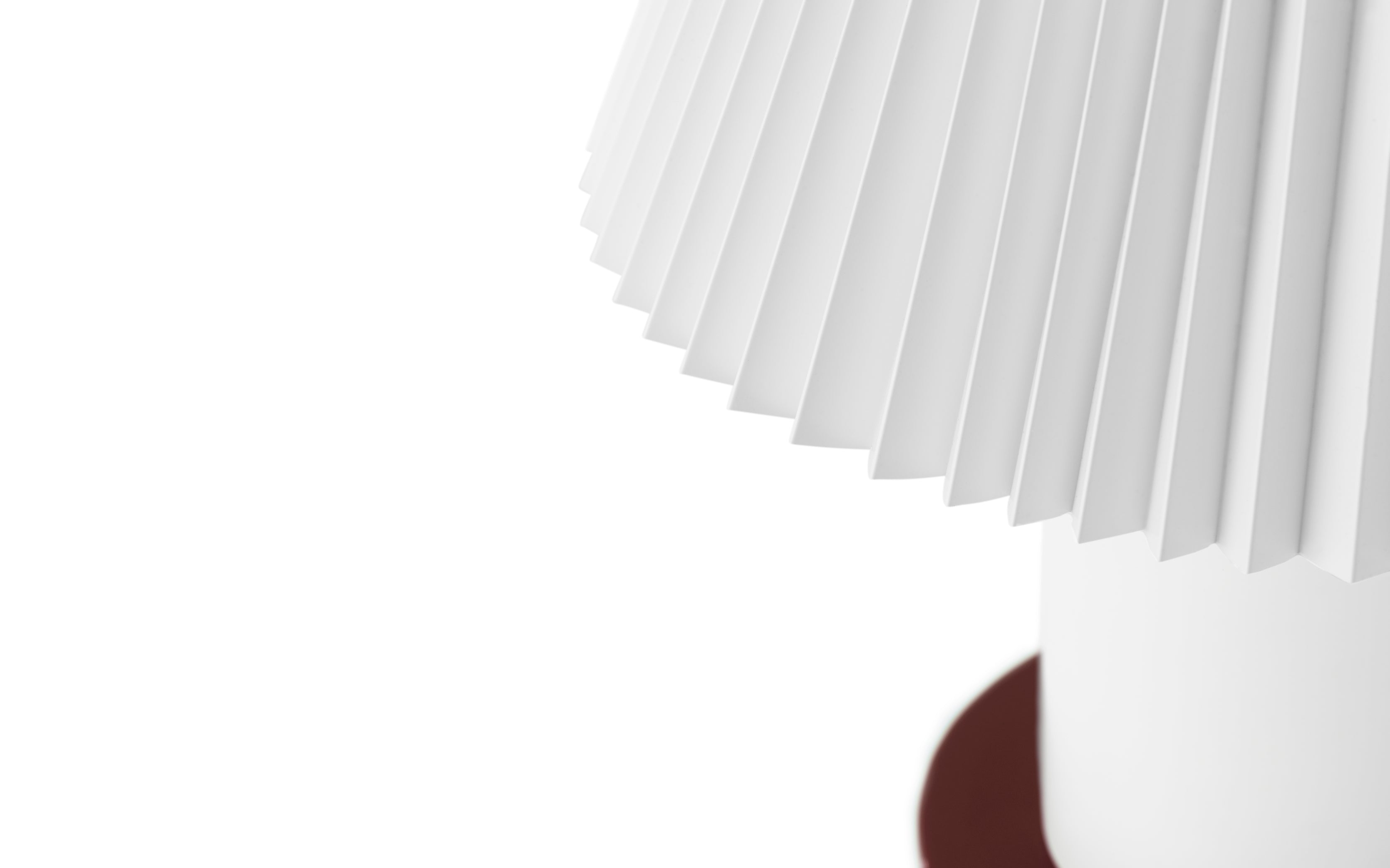 Stolná lampa CELLU biela s hnedým podstavcom