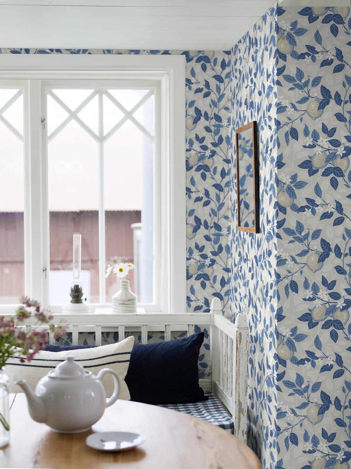 Papierová flizelínová tapeta s rastlinným vzorom CITRONTRÄD béžová s modrou