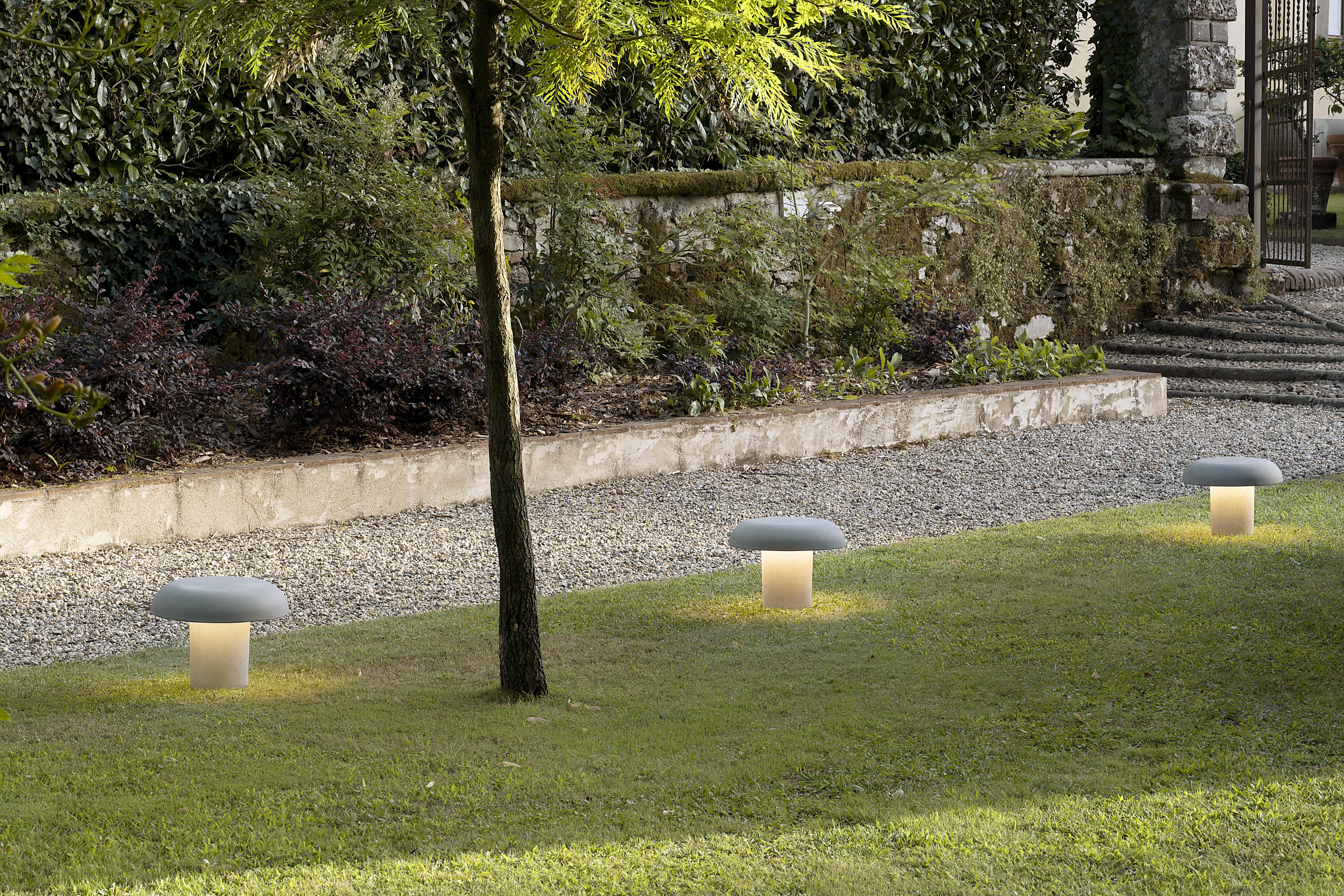 AMANITA outdoor lamp in gray concrete