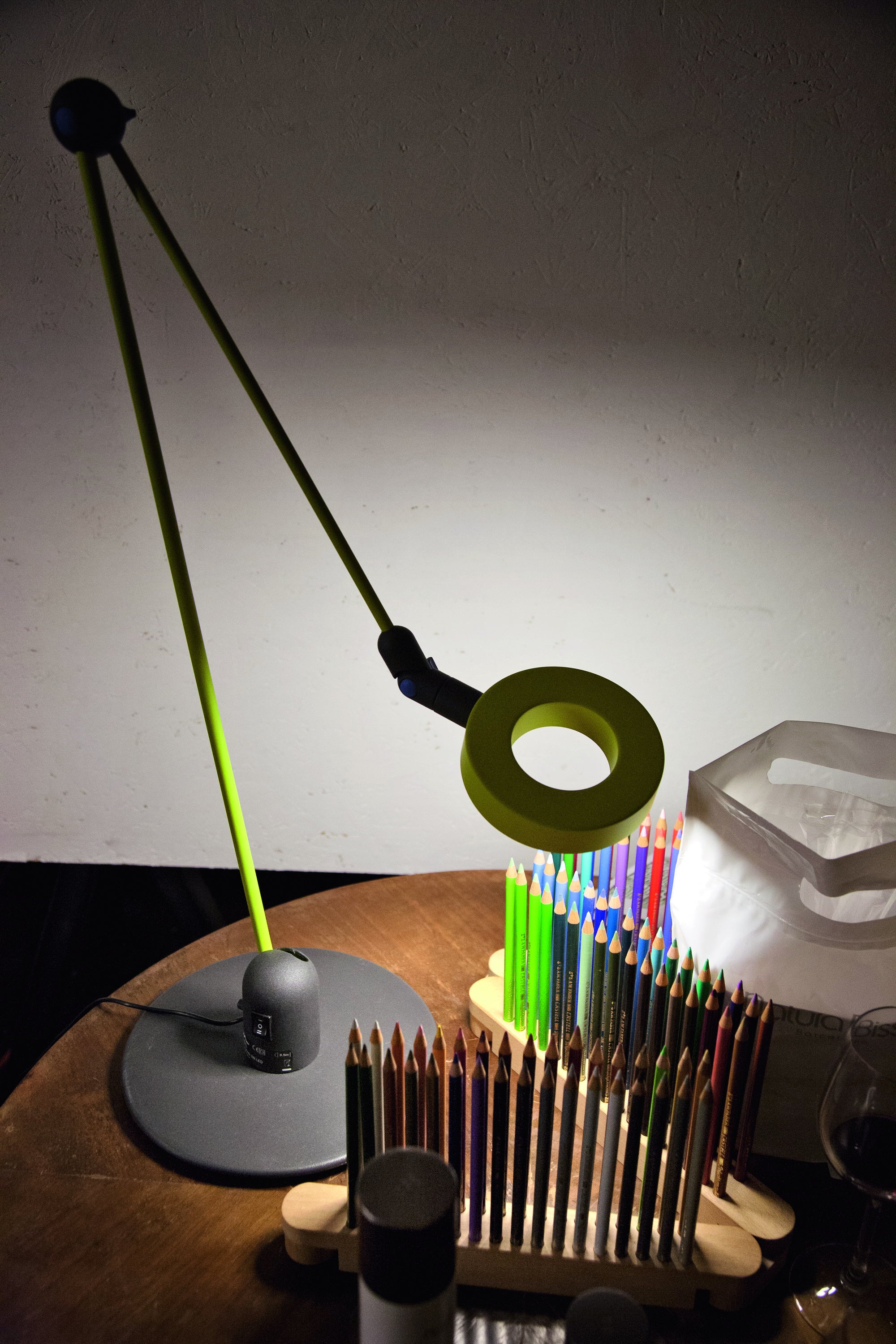Lampa biurkowa L'AMICA czarny z koralowym