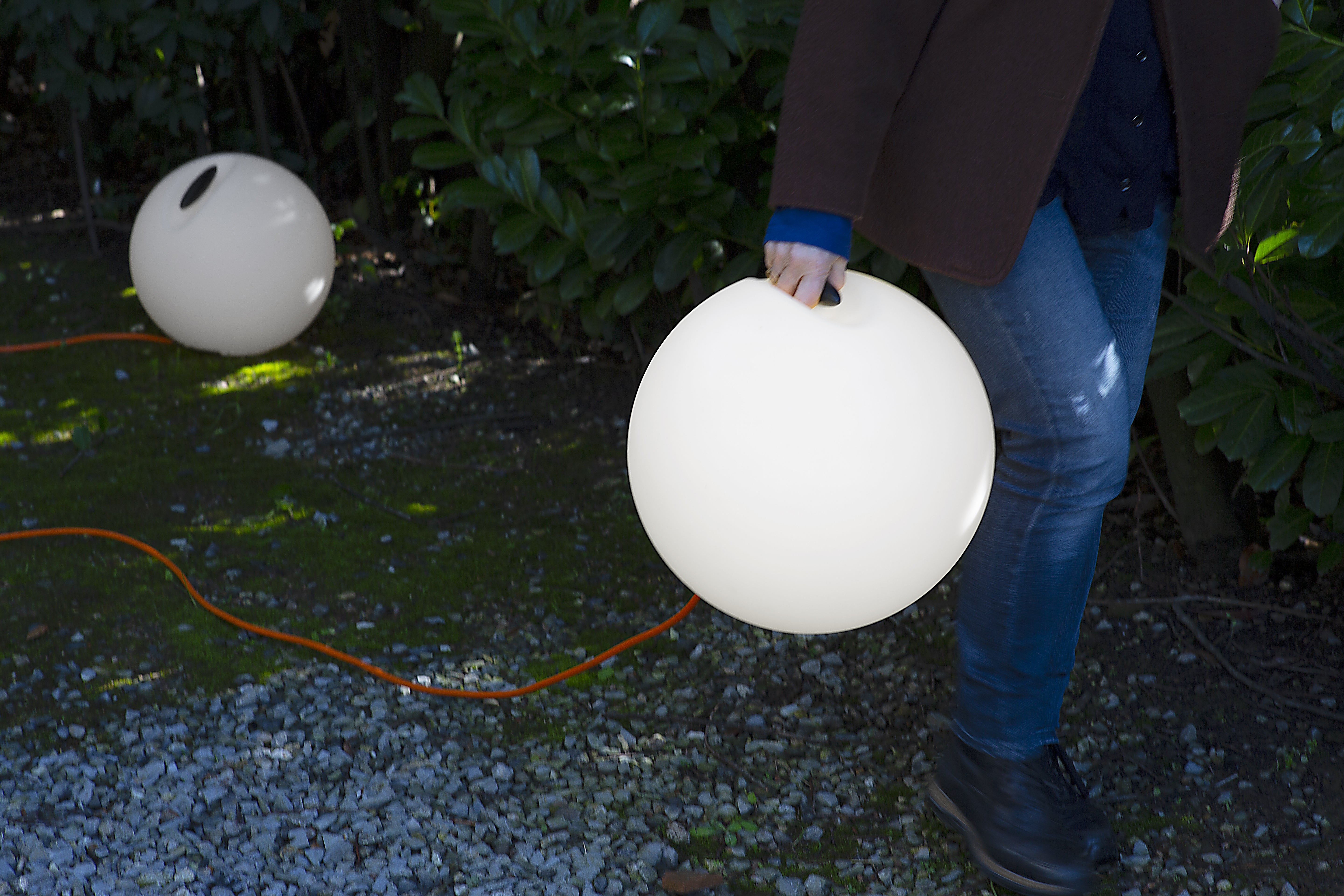 Biela vonkajšia podlahová lampa BOWL