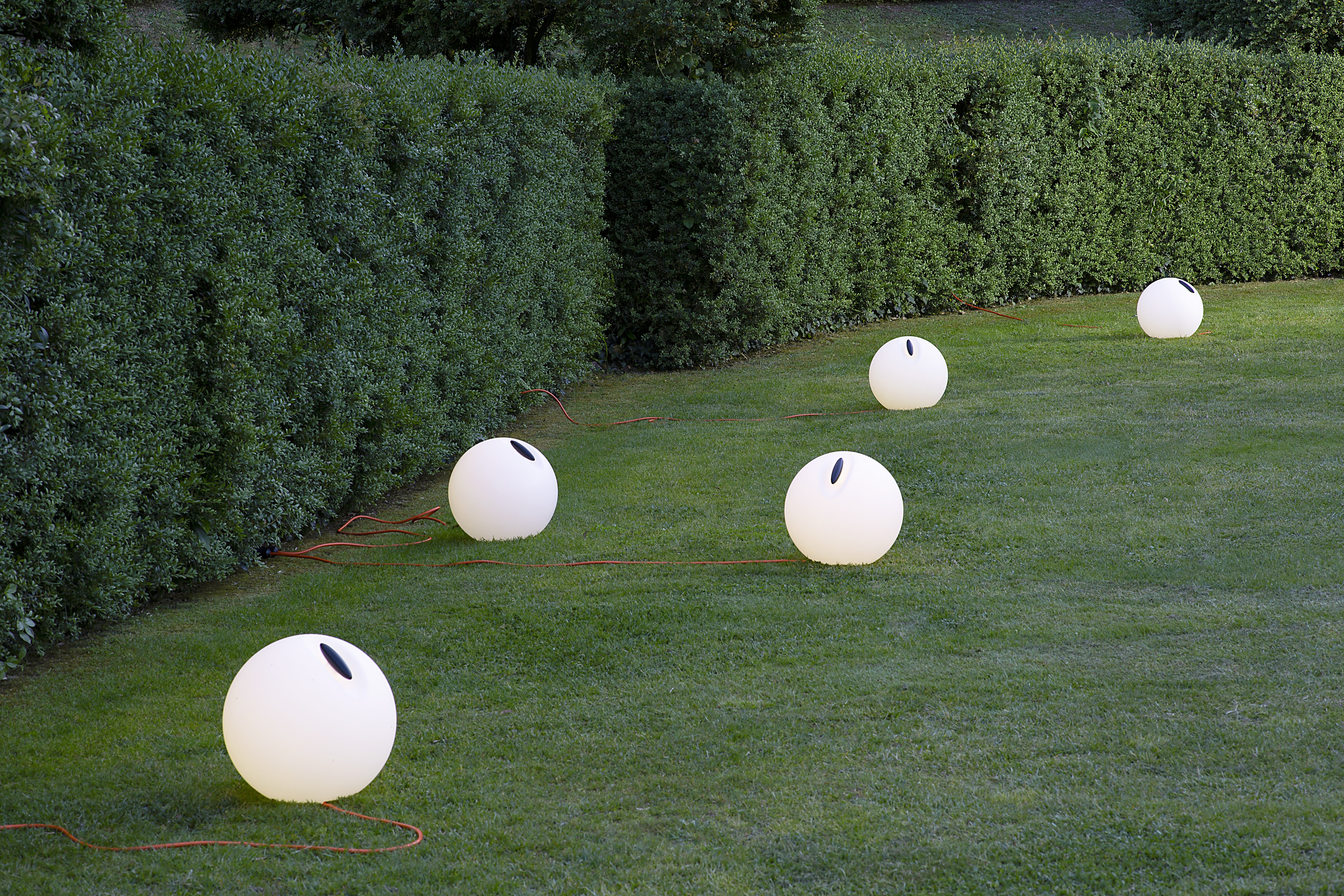 Biela vonkajšia podlahová lampa BOWL