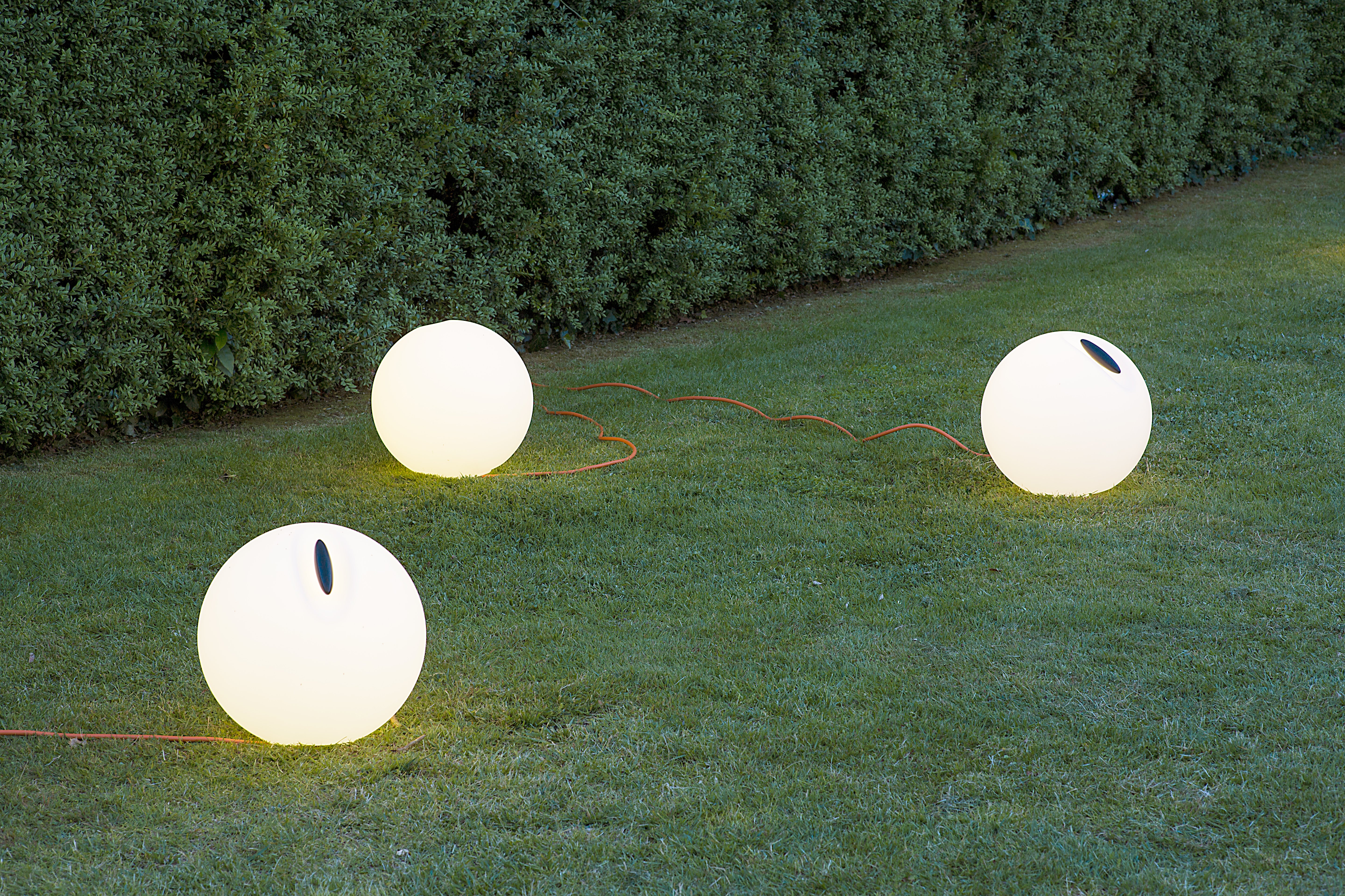 Biela vonkajšia podlahová lampa BOWL