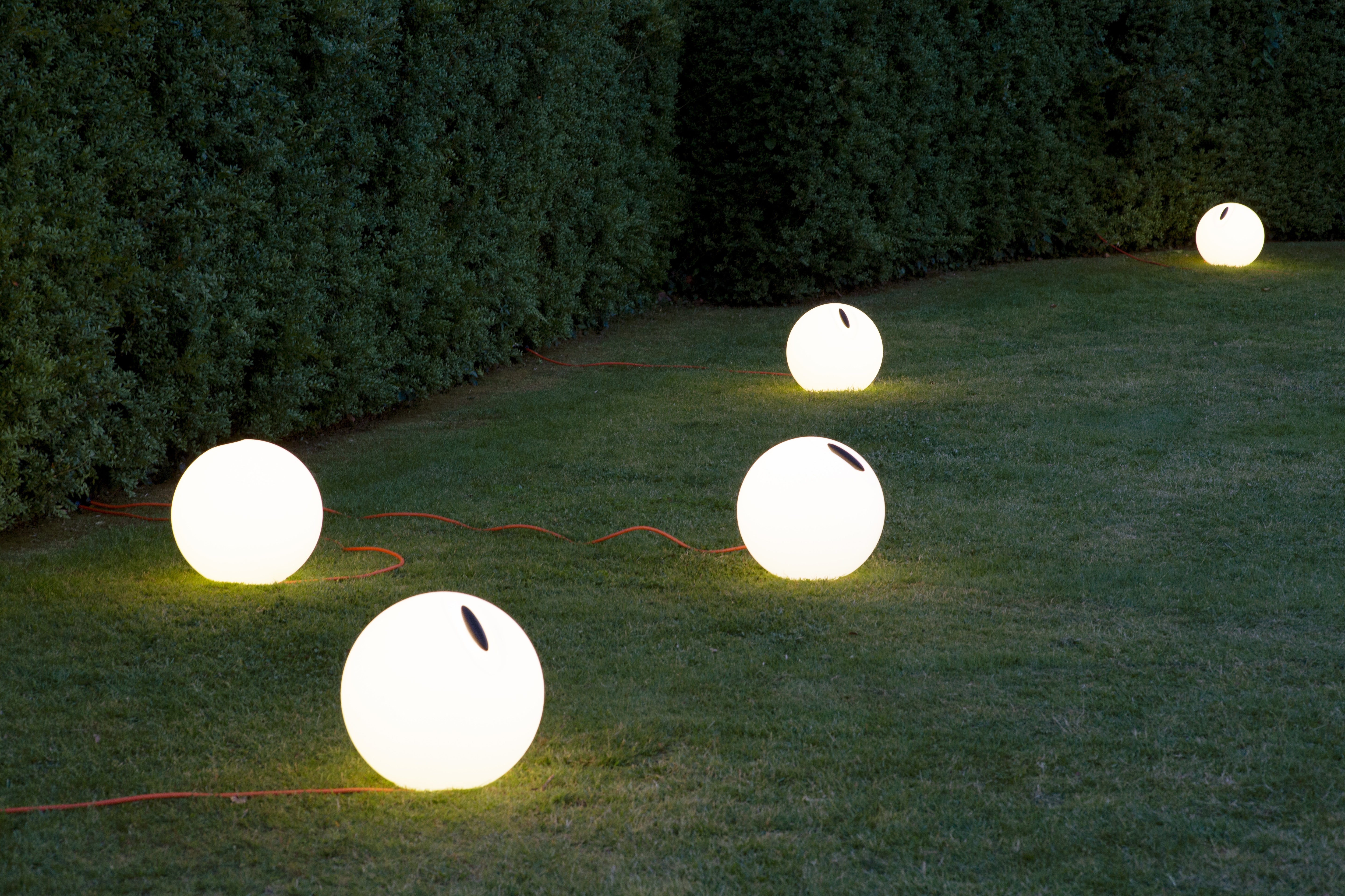 Biela vonkajšia podlahová lampa BOWL