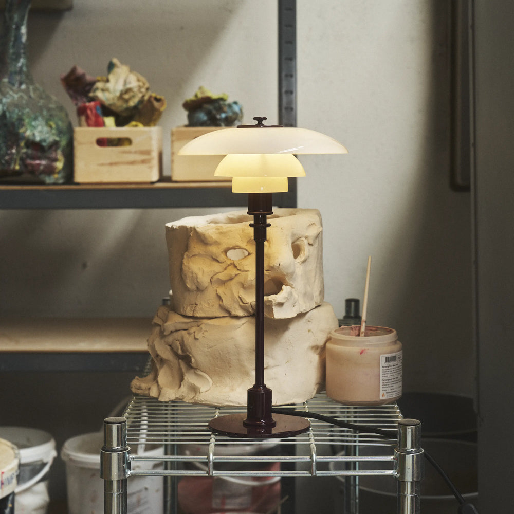 Lampa stolná PH 2/1 biela s bordovou základňou