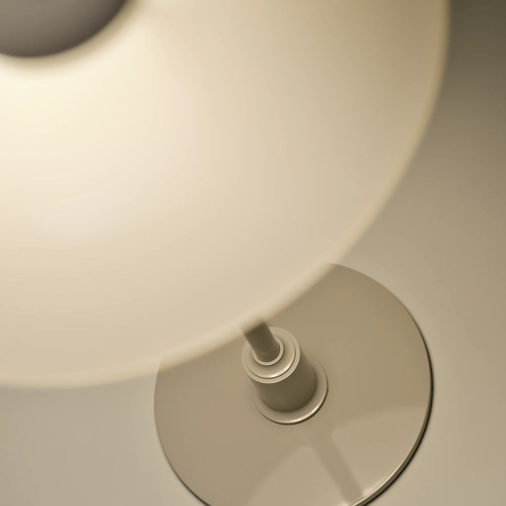 Stolná lampa PH 2/1 biela s béžovým podstavcom