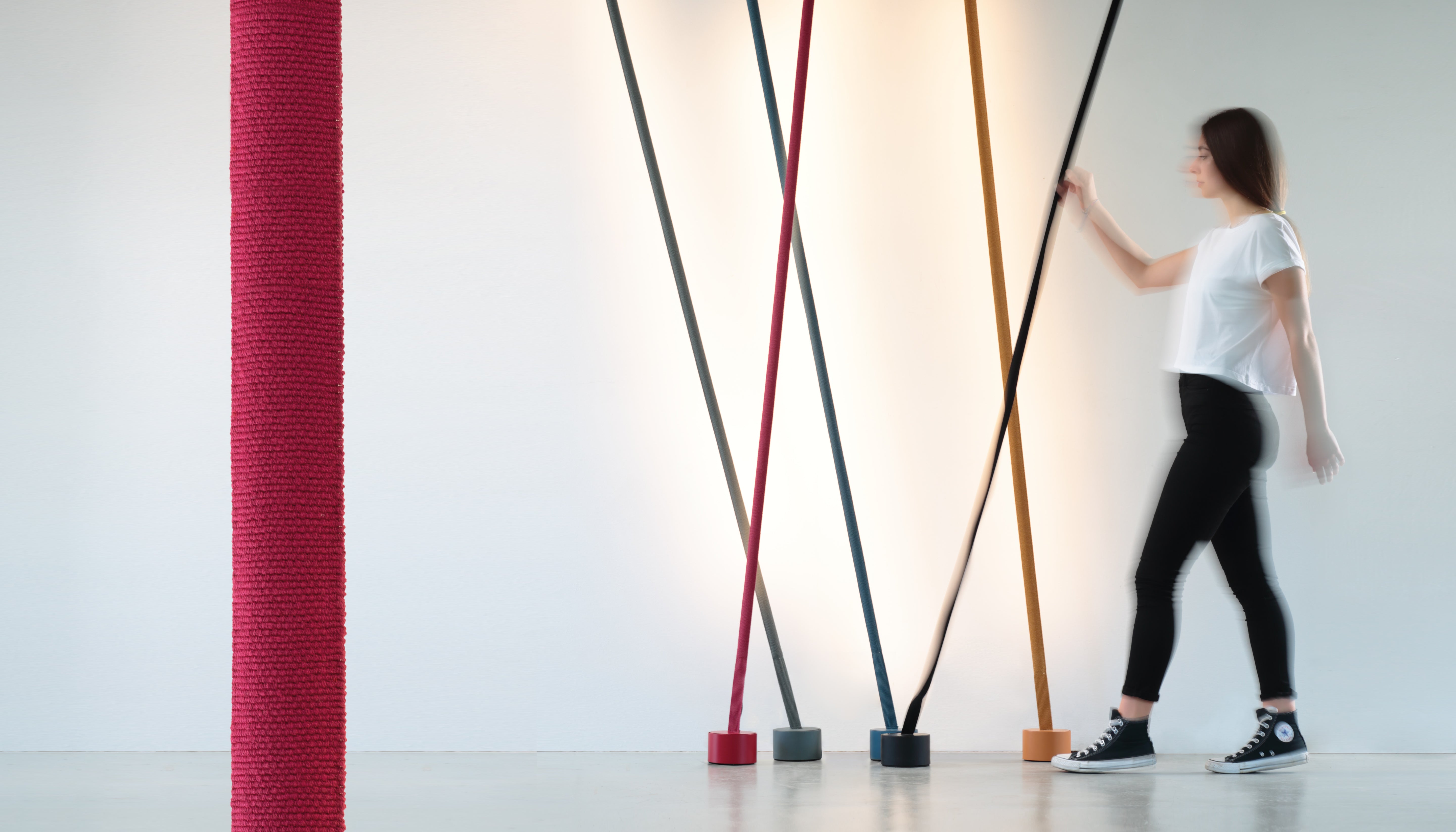 Podlahová lampa ELASTICA modrá