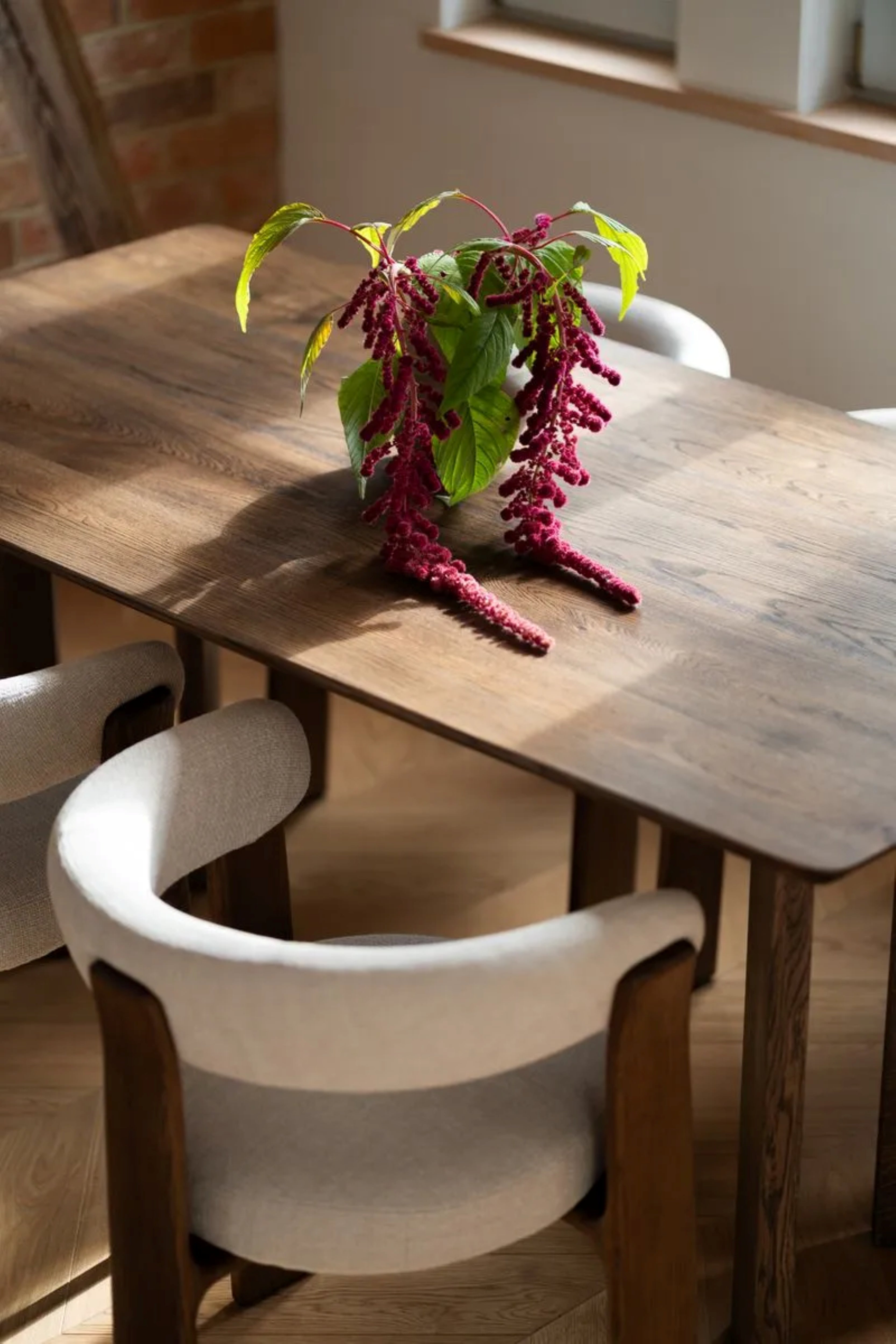 KALA Table in Oak Wood