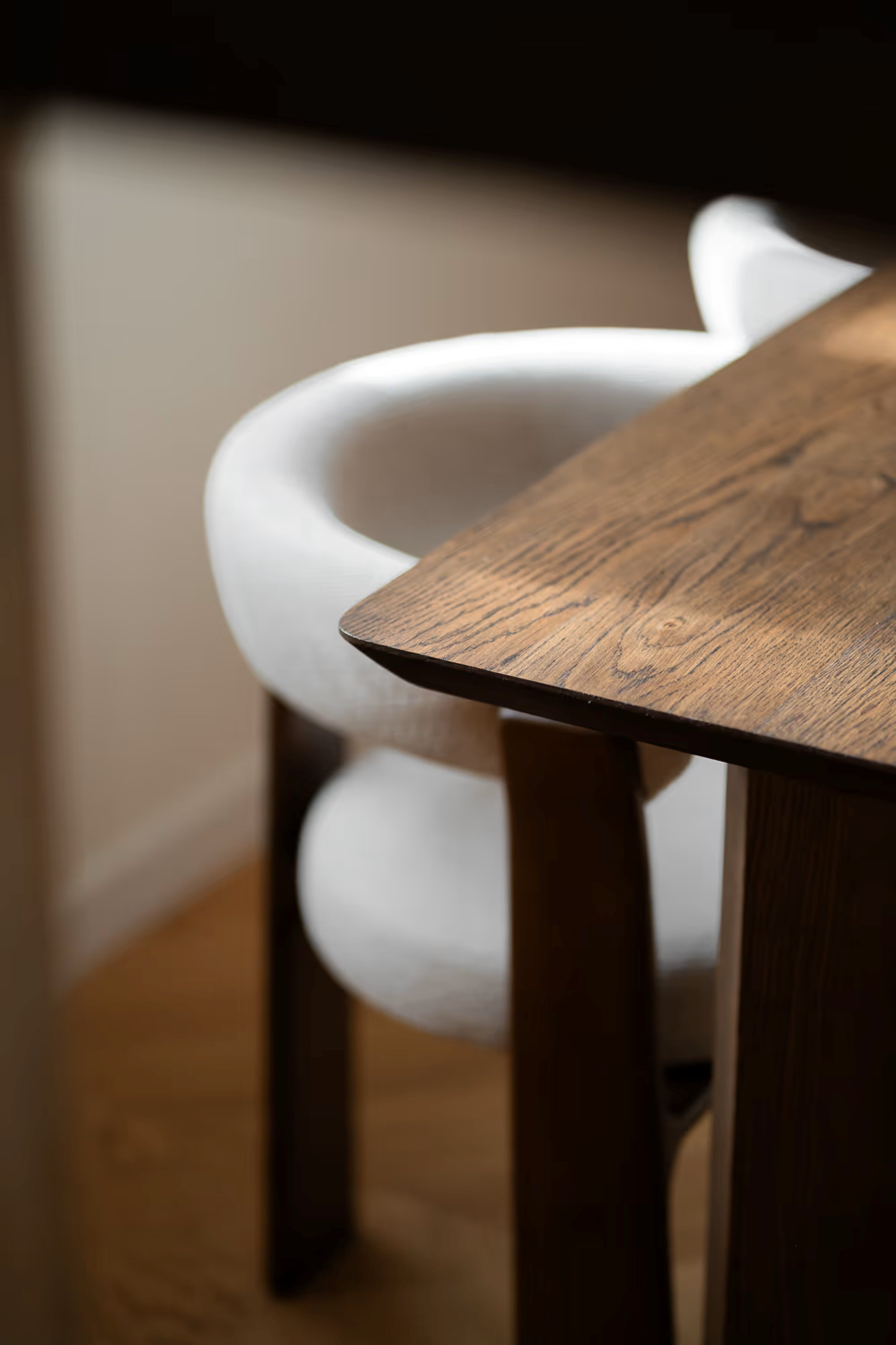 KALA Table in Oak Wood