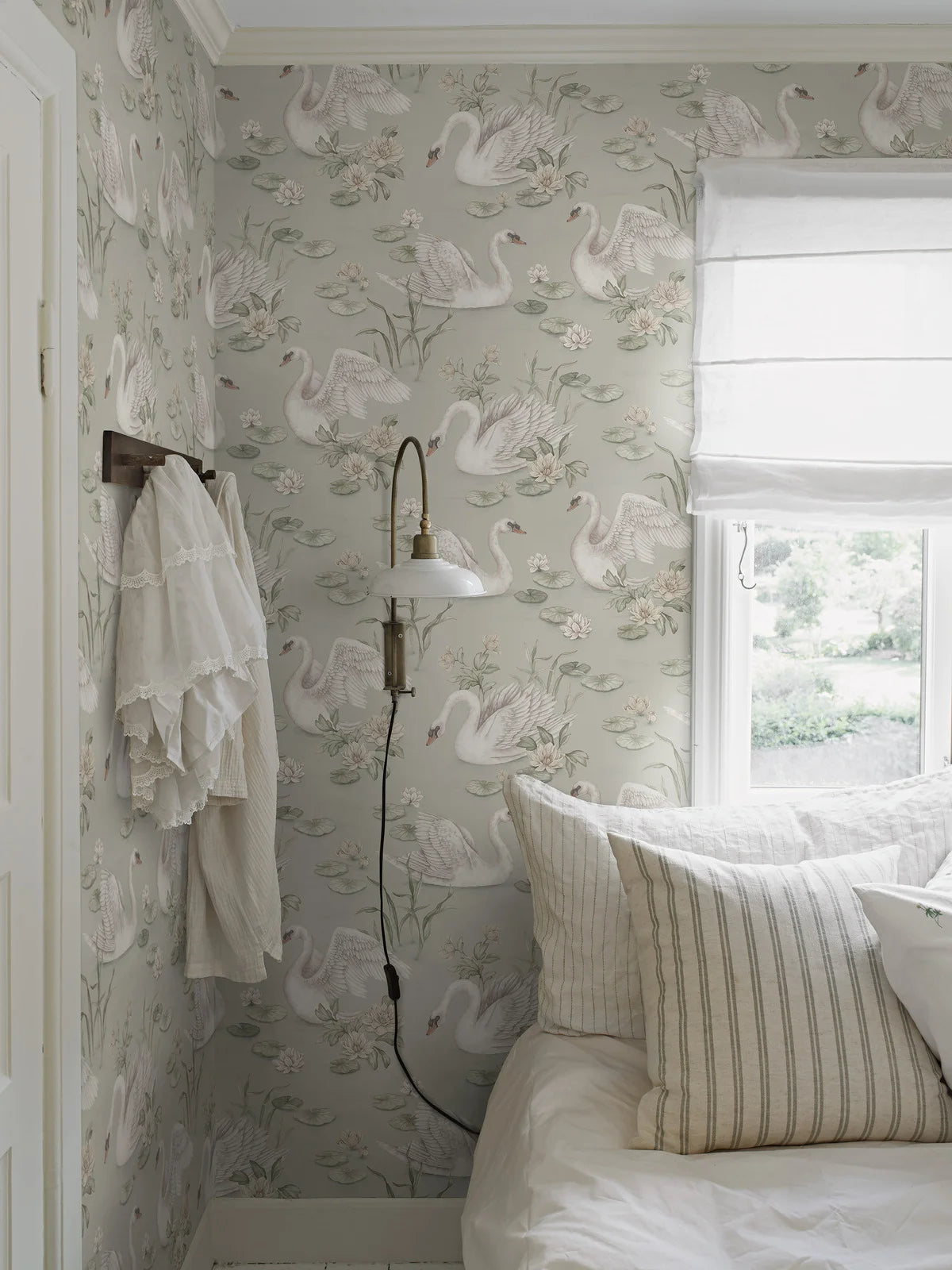 Children's wallpaper with plant and animal motif LILY SWAN gray
