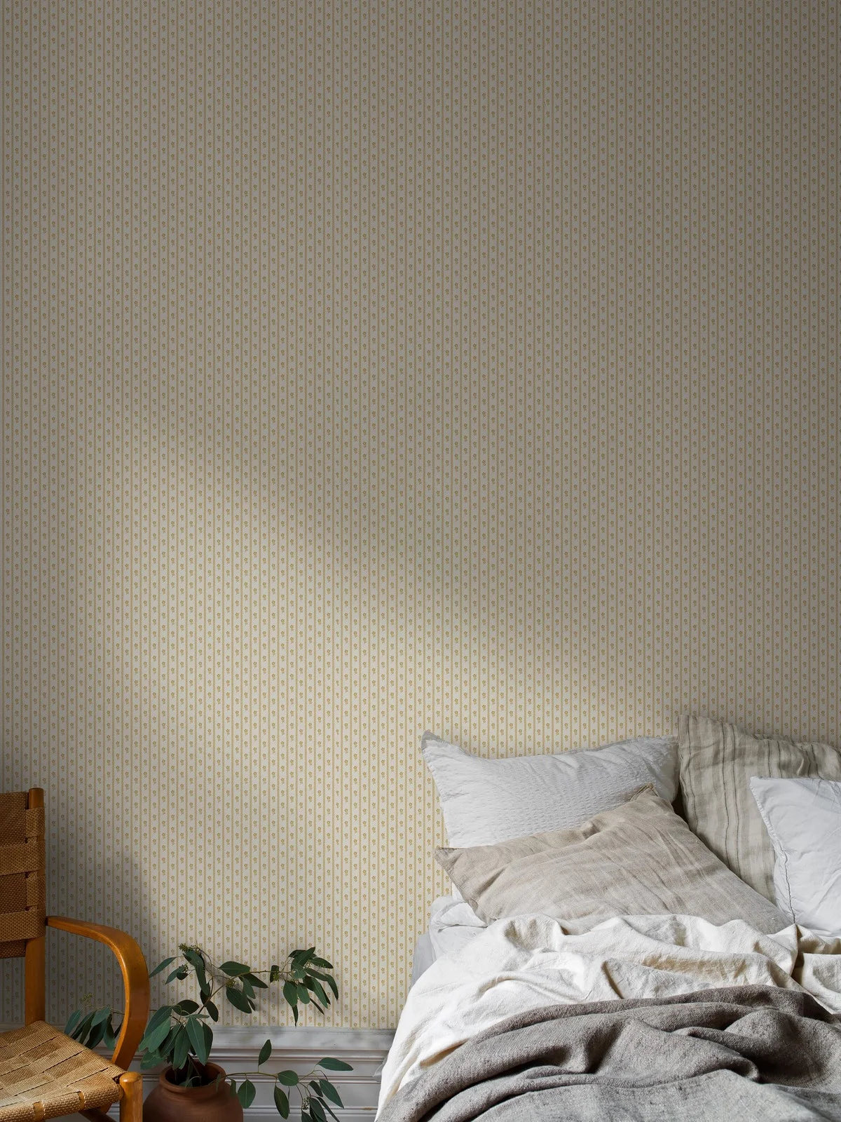 LILLA LYCKAN White and Yellow Striped Wallpaper with Floral Motif