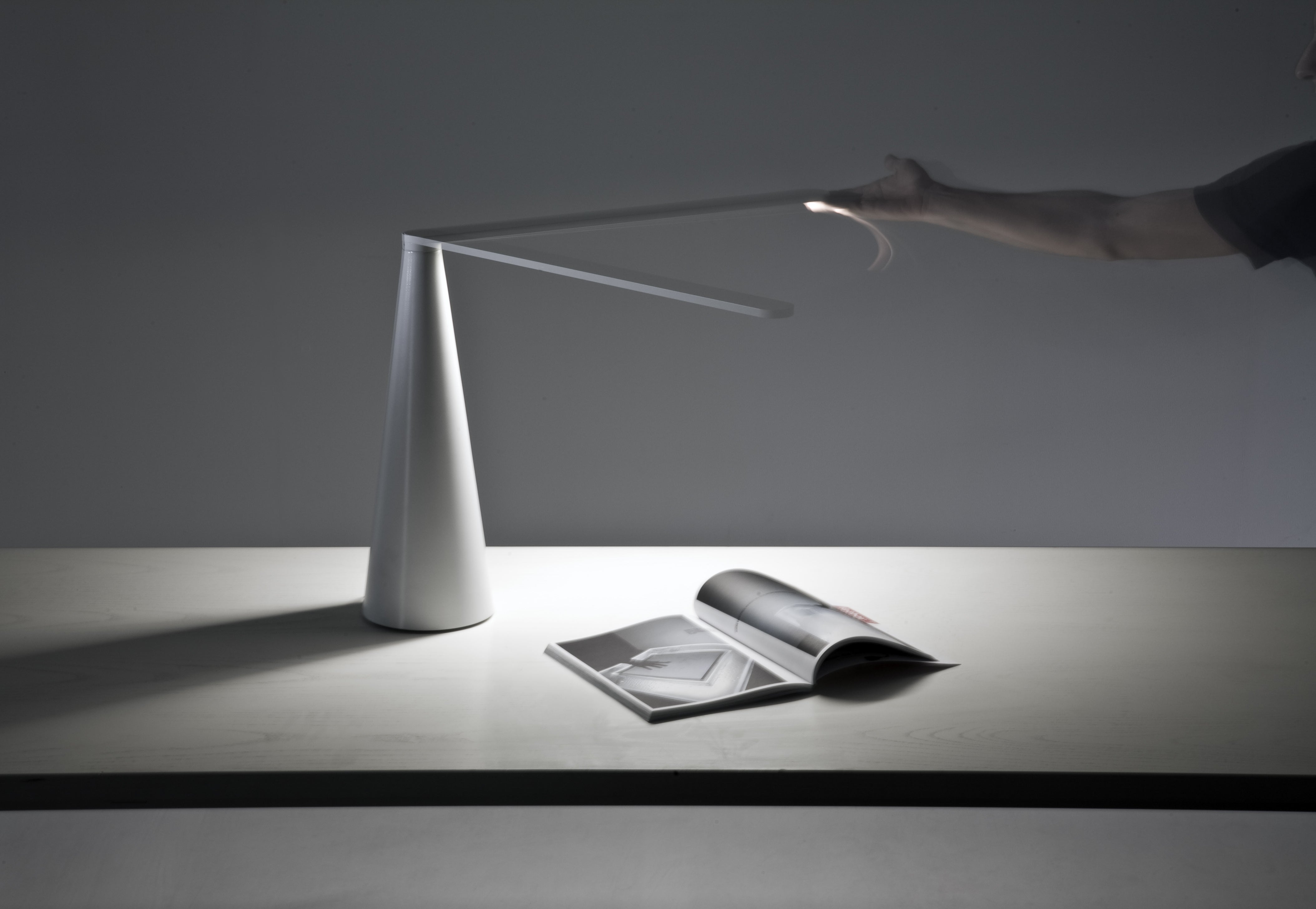 Stolná lampa ELICA lesklá biela