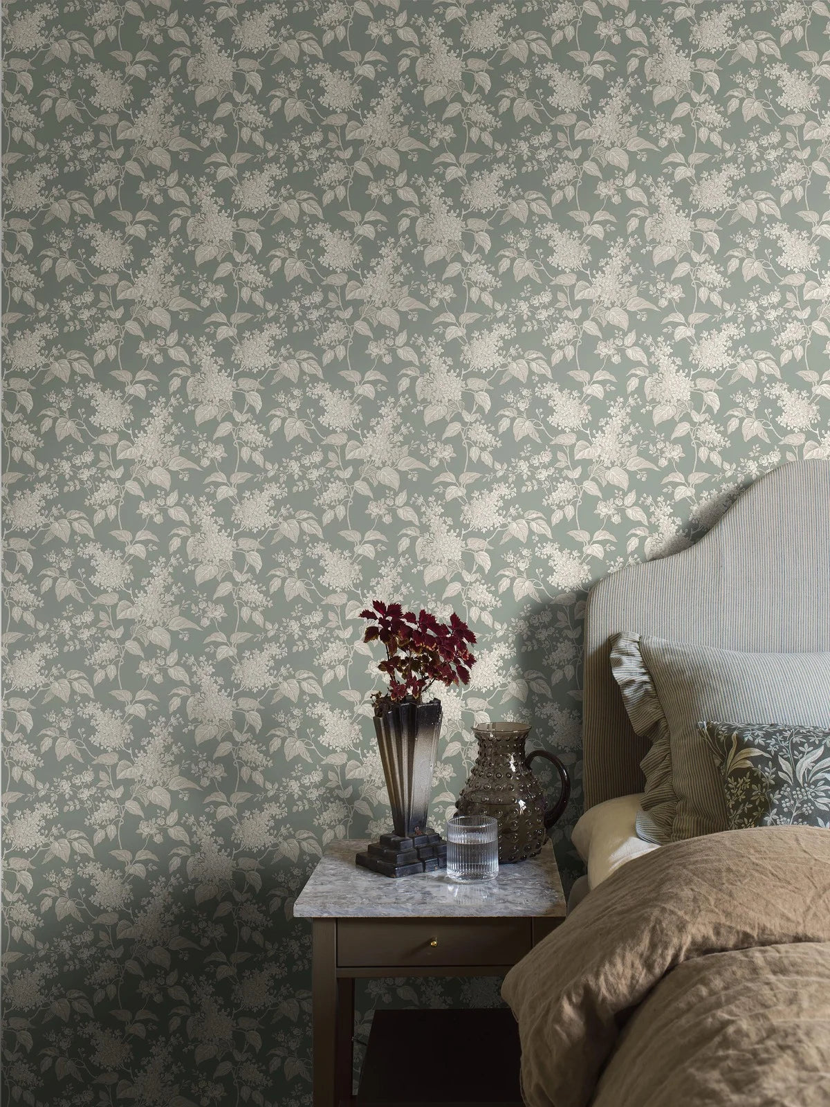 Green floral pattern wallpaper SYREN with beige