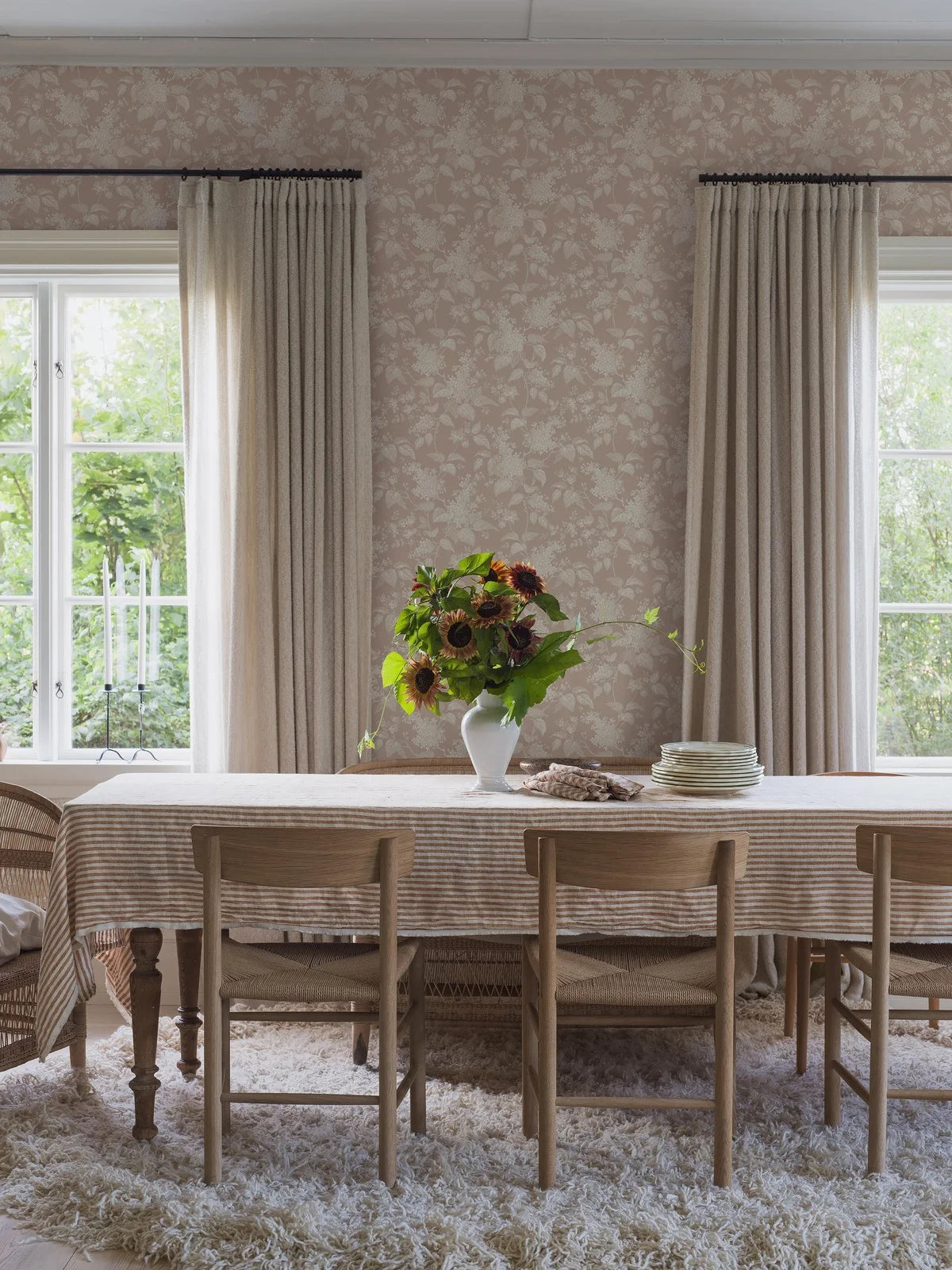 Floral Pattern Wallpaper SYREN Powder Pink with White