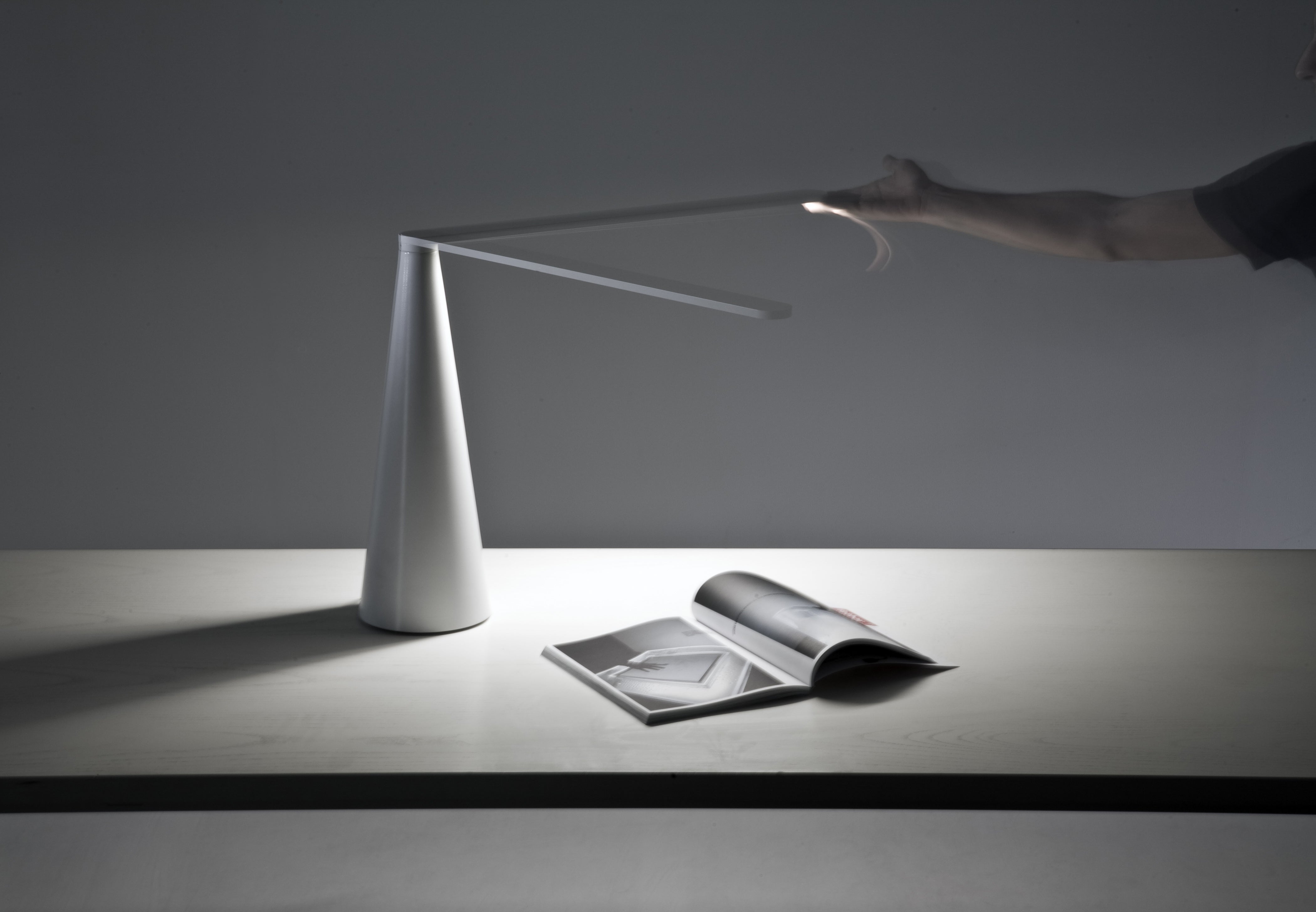 Stolná lampa ELICA lesklá biela