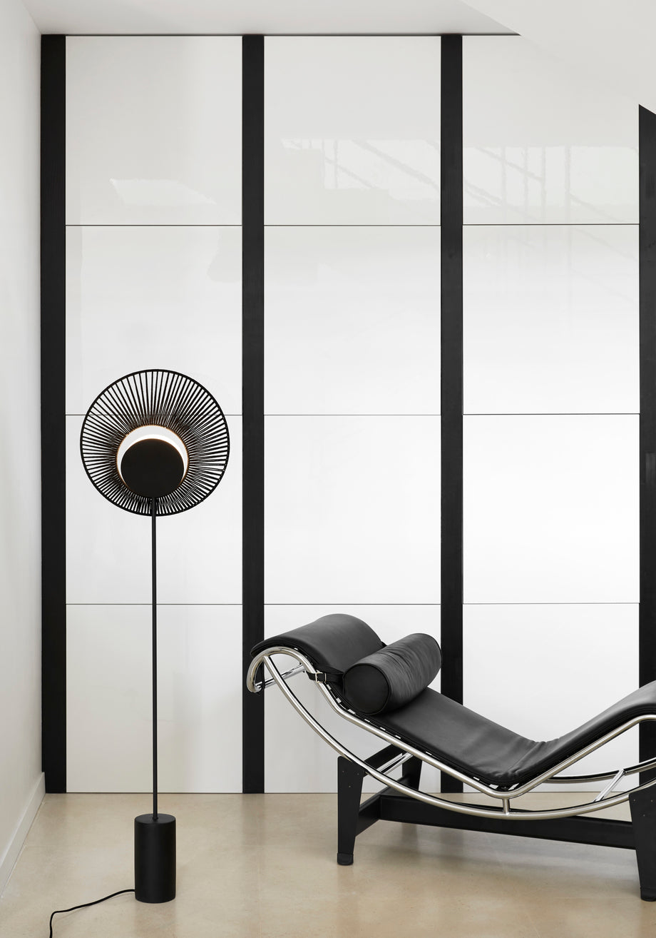 Stojaca lampa OYSTER čierna