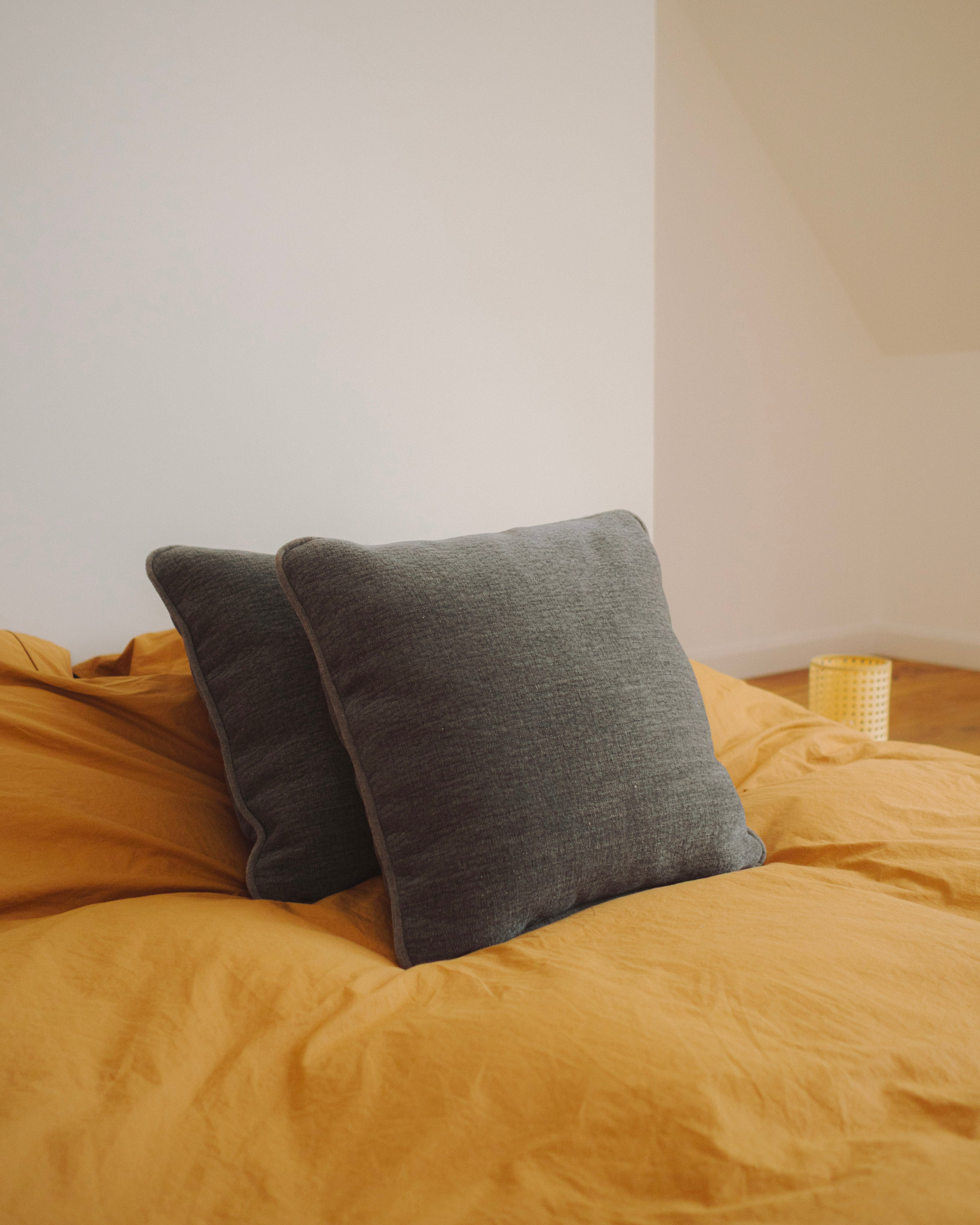 Vankúš MIU grafitový