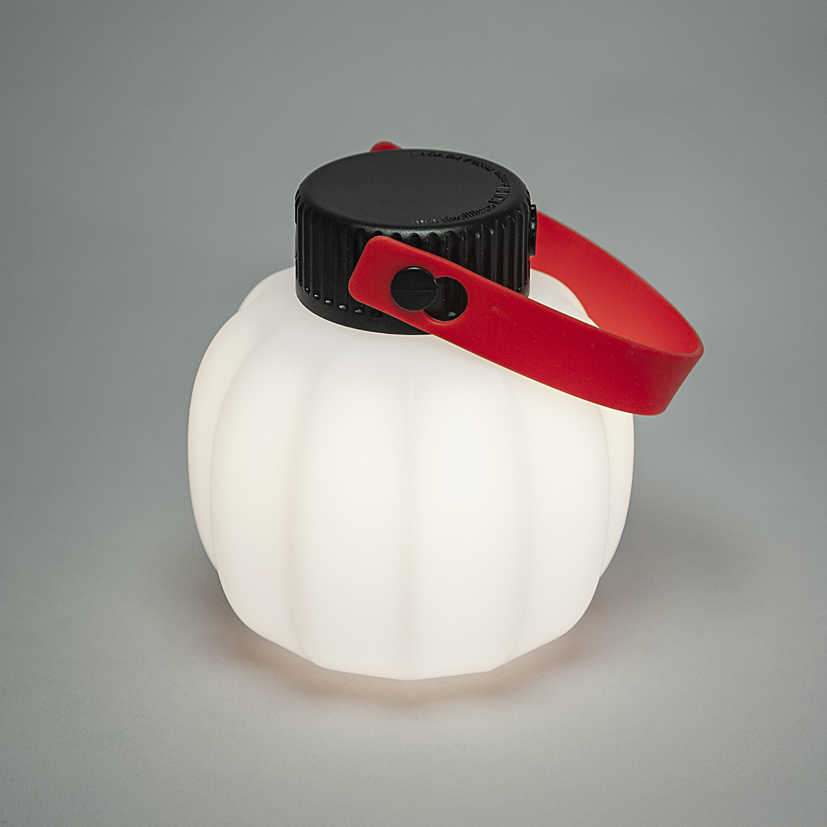 Prenosná vonkajšia lampa KIKI biela so silikónovým držadlom