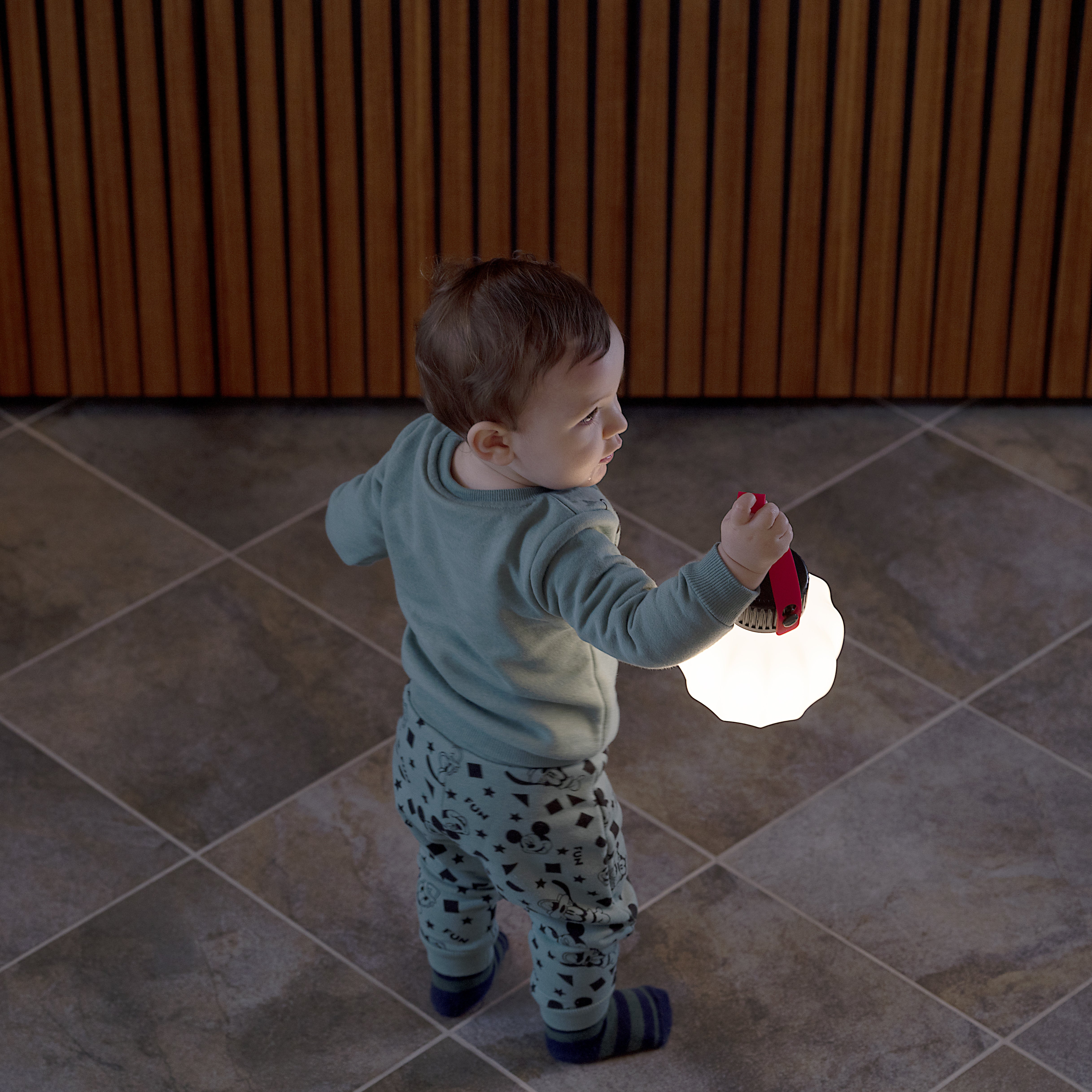 Prenosná vonkajšia lampa KIKI biela so silikónovým držadlom