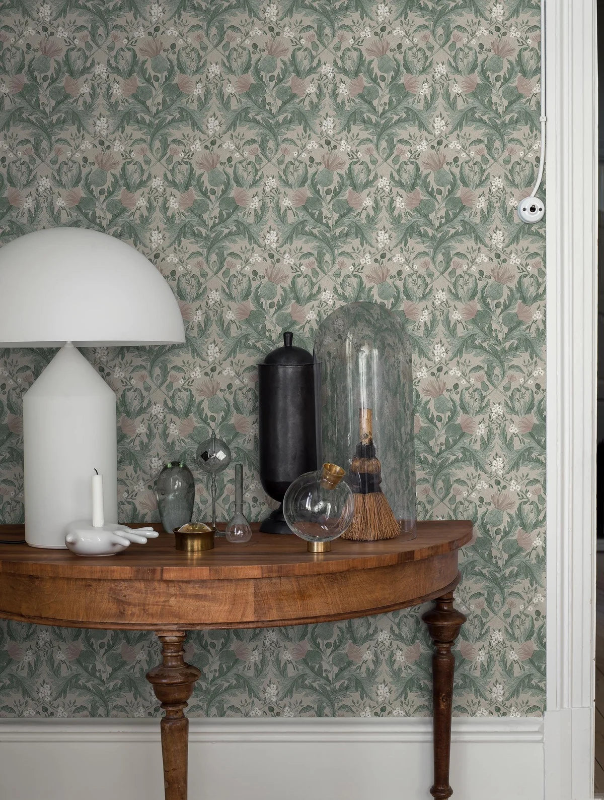 Tapeta z roślinnym wzorem liści THISTLE zgaszony zielony z różowym i beżowym