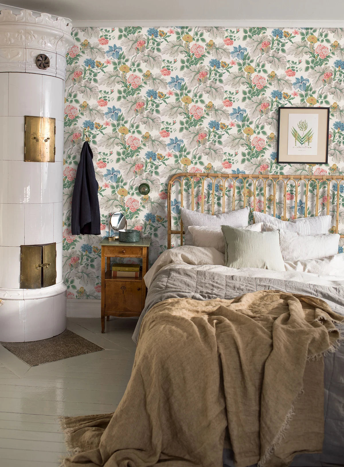 Tapeta s rastlinným motívom kvetov CARNATION GARDEN teplá biela