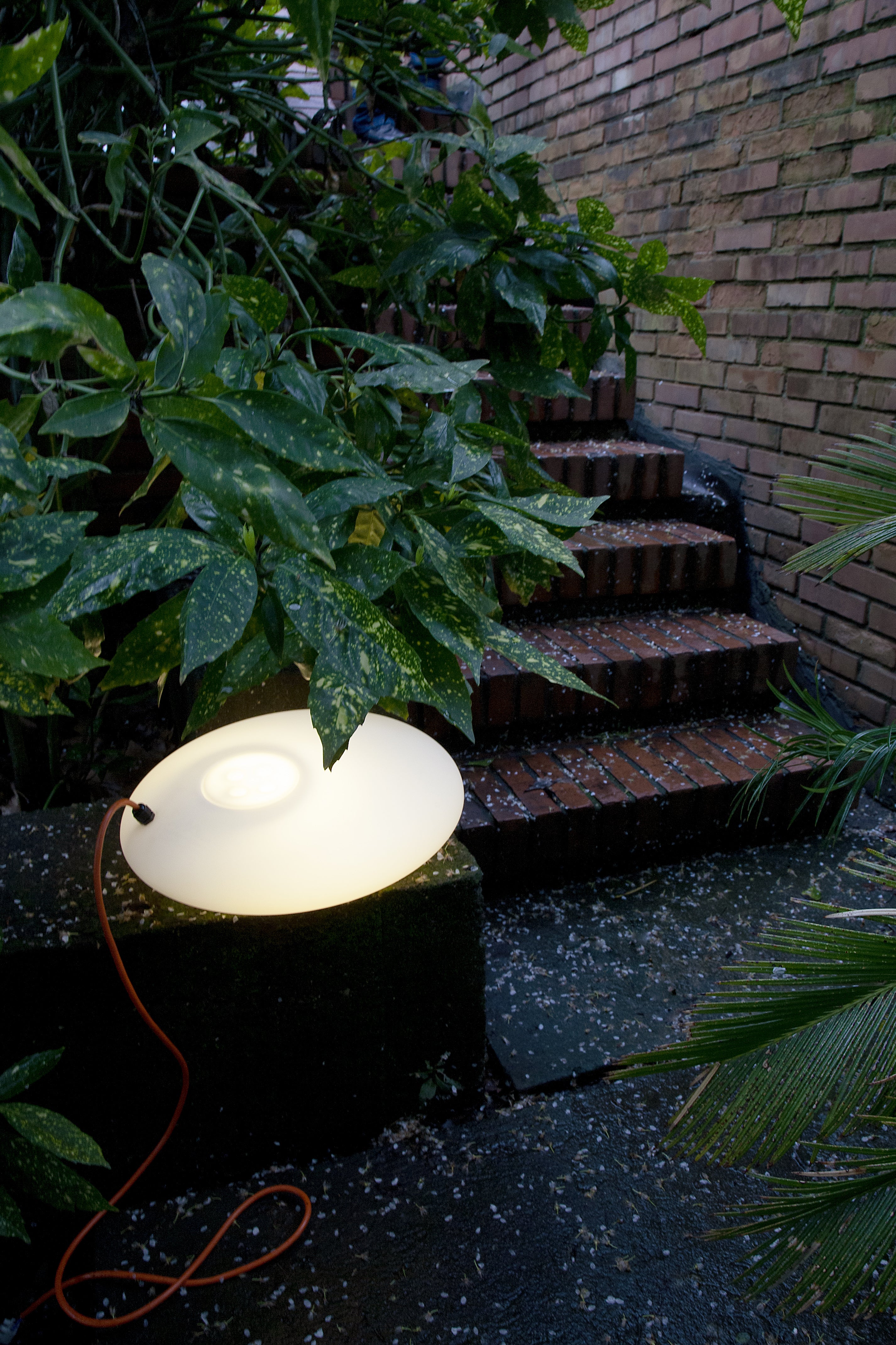 Záhradná podlahová lampa GLOUGLOU POL biela