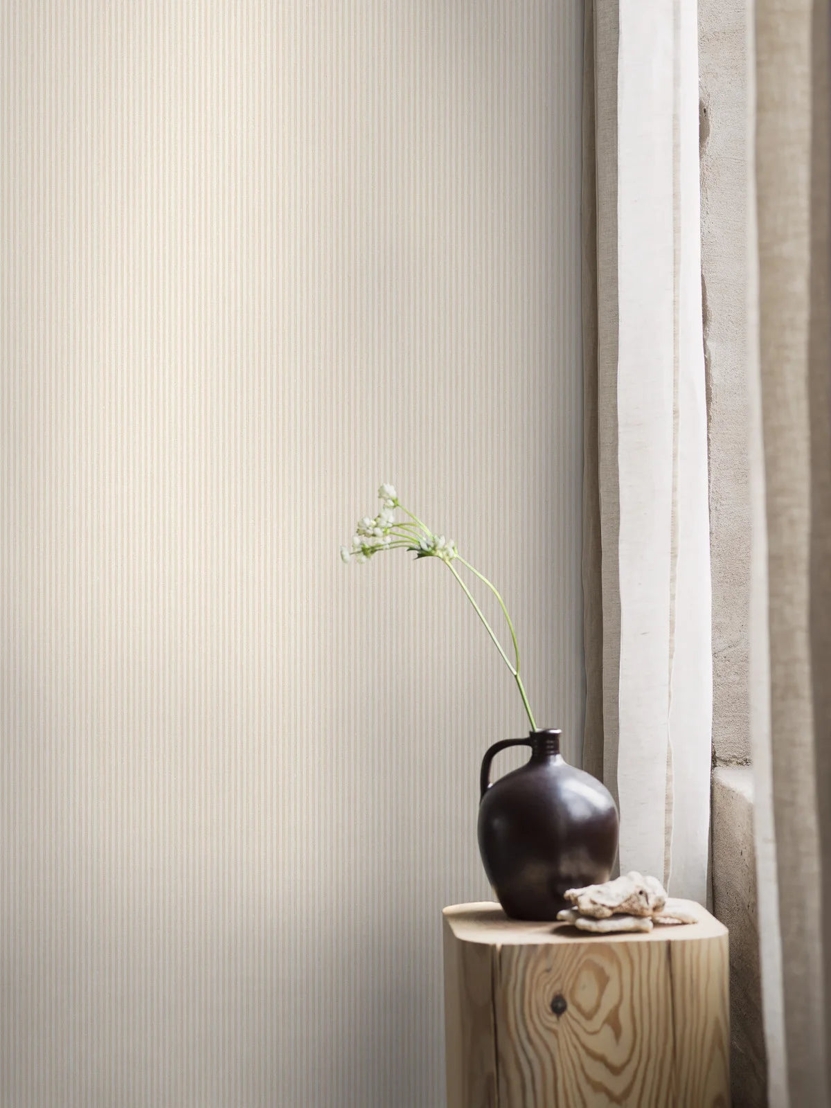 Textured wallpaper resembling striped linen POLKA STRIPE beige