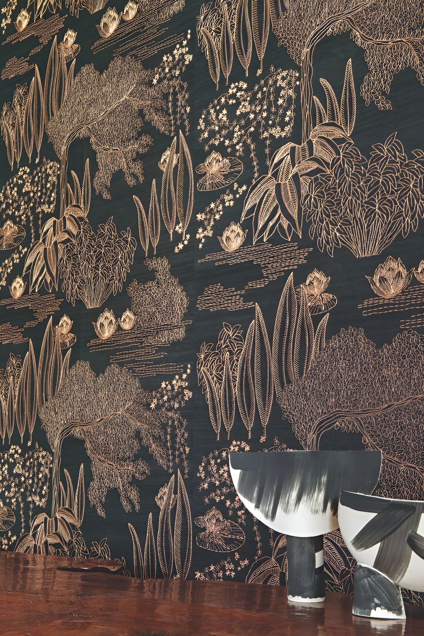 Plant fiber wallpaper with a plant motif HASU - NATUREL MORDORÉ golden brown