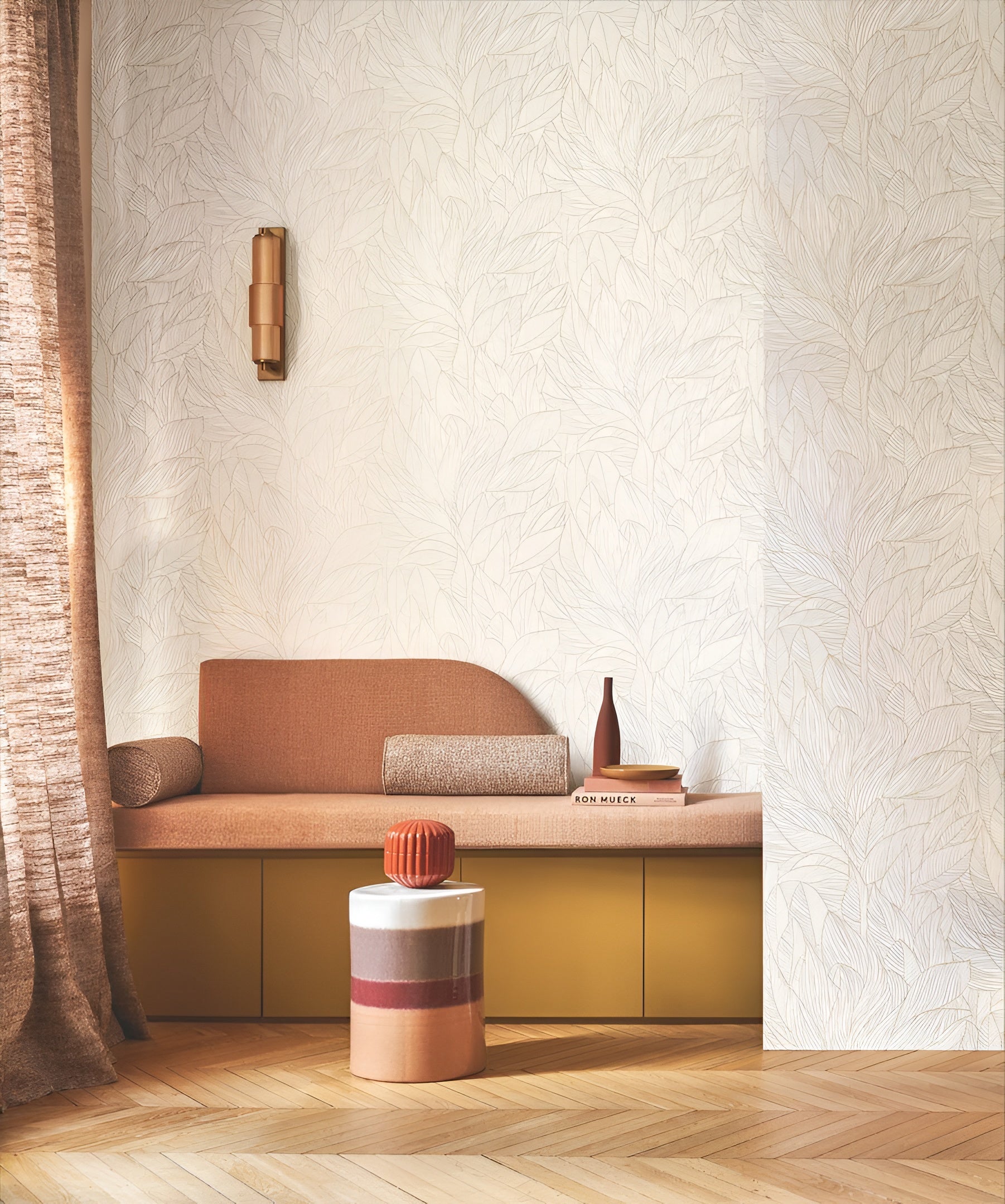 Tapeta s rastlinným motívom listov s metalickým efektom HOSTA - IVOIRE/DORÉ slonová kosť so zlatým