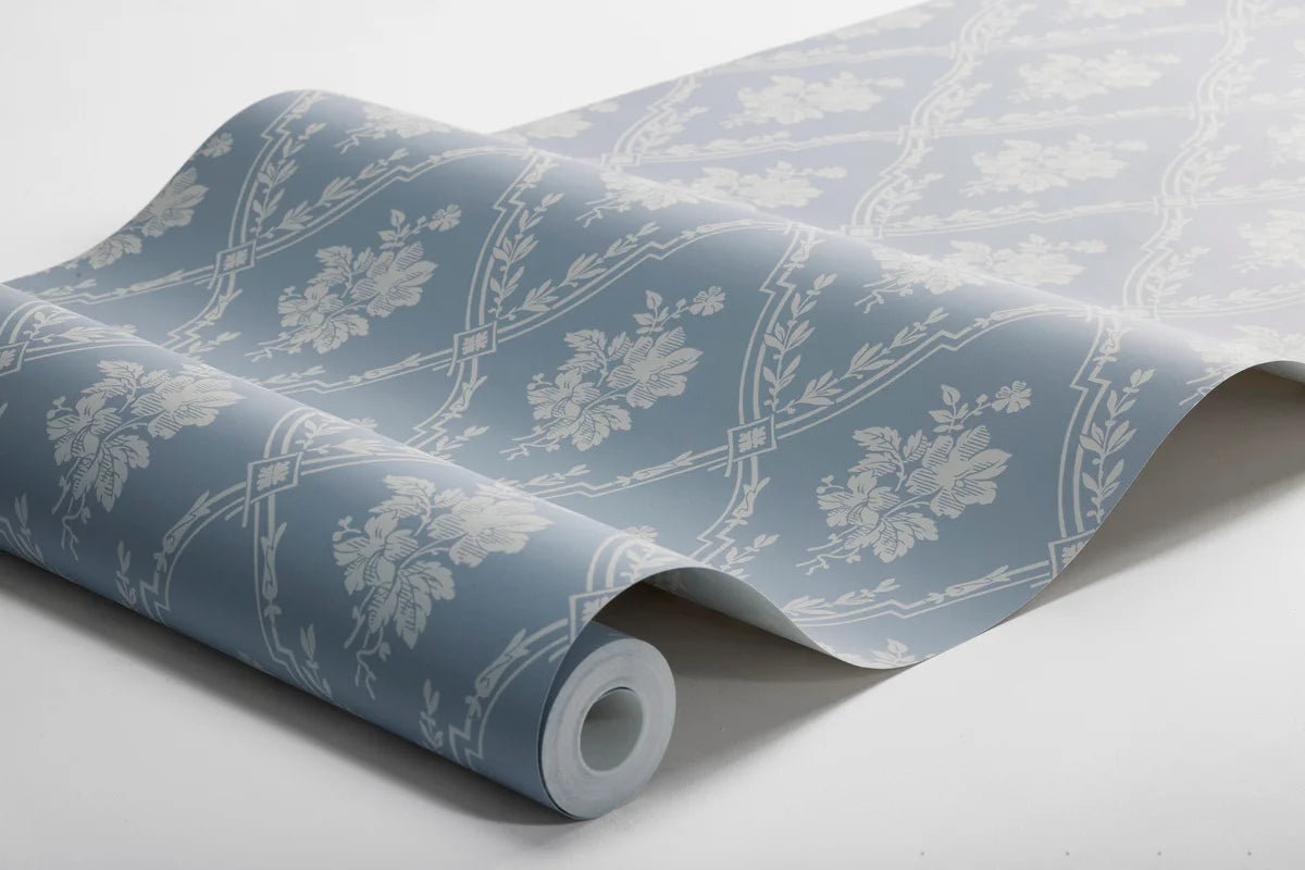 Non-woven paper wallpaper with a plant pattern VÄSTIGÅRN blue