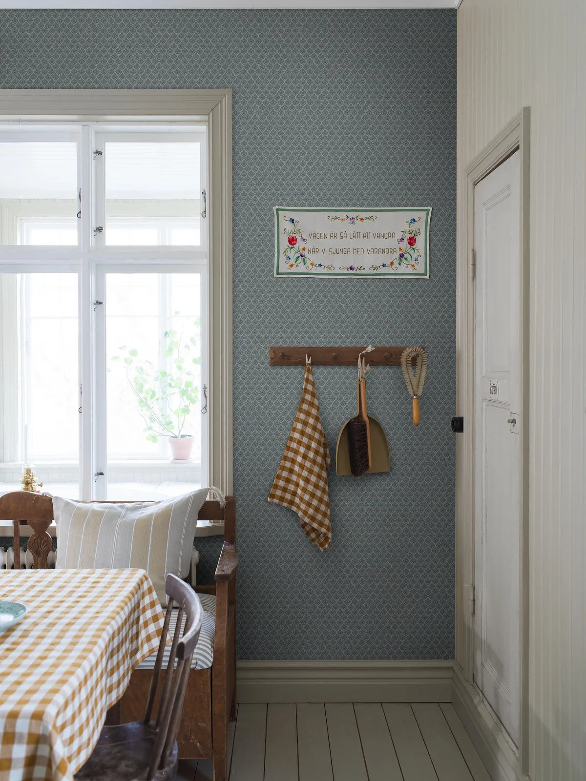 Papierová flizelínová tapeta s geometrickým vzorom SVEA modrá