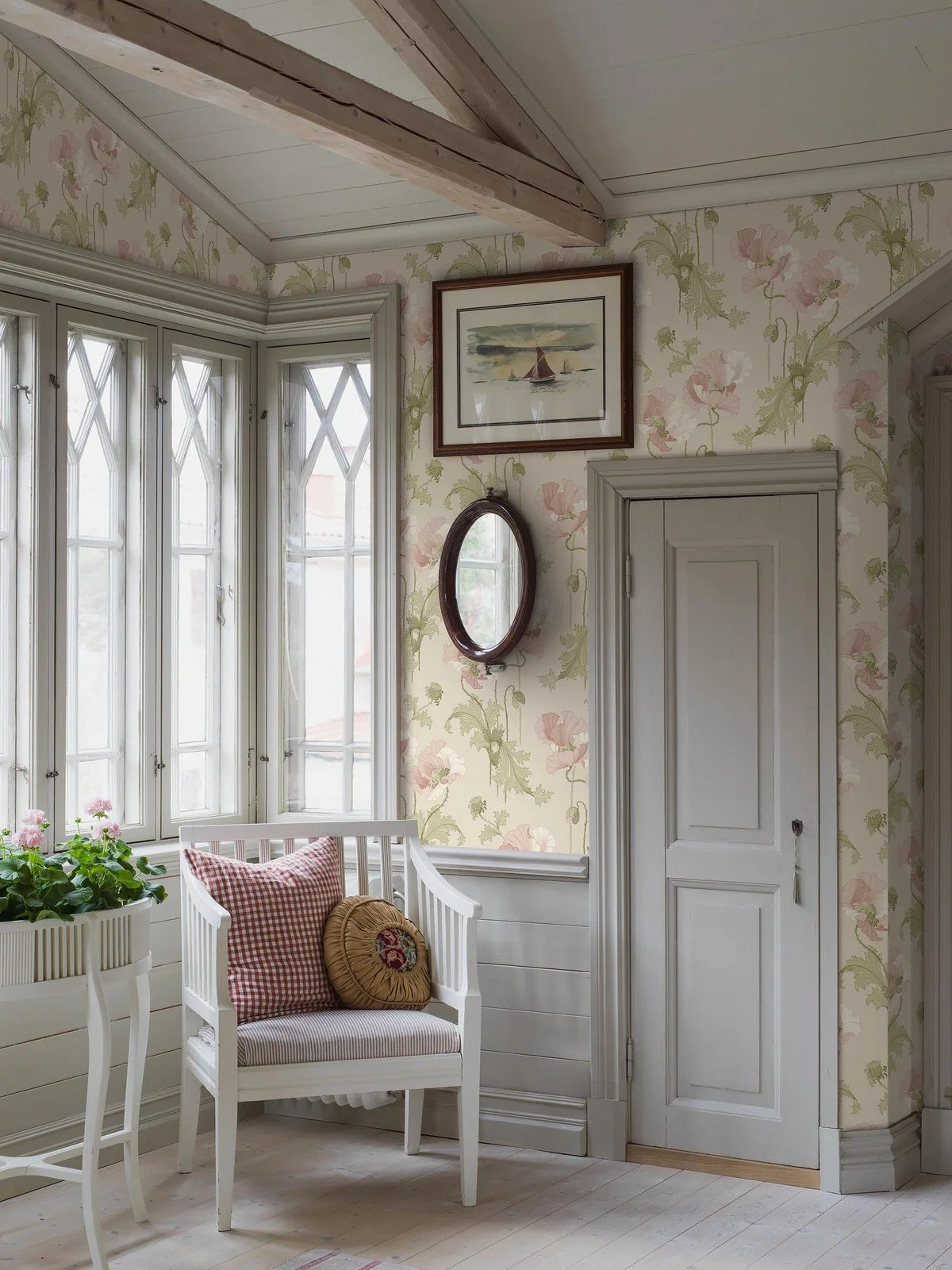 Papierová flizelínová tapeta s rastlinným vzorom VALLMO svetlo béžová s ružovou