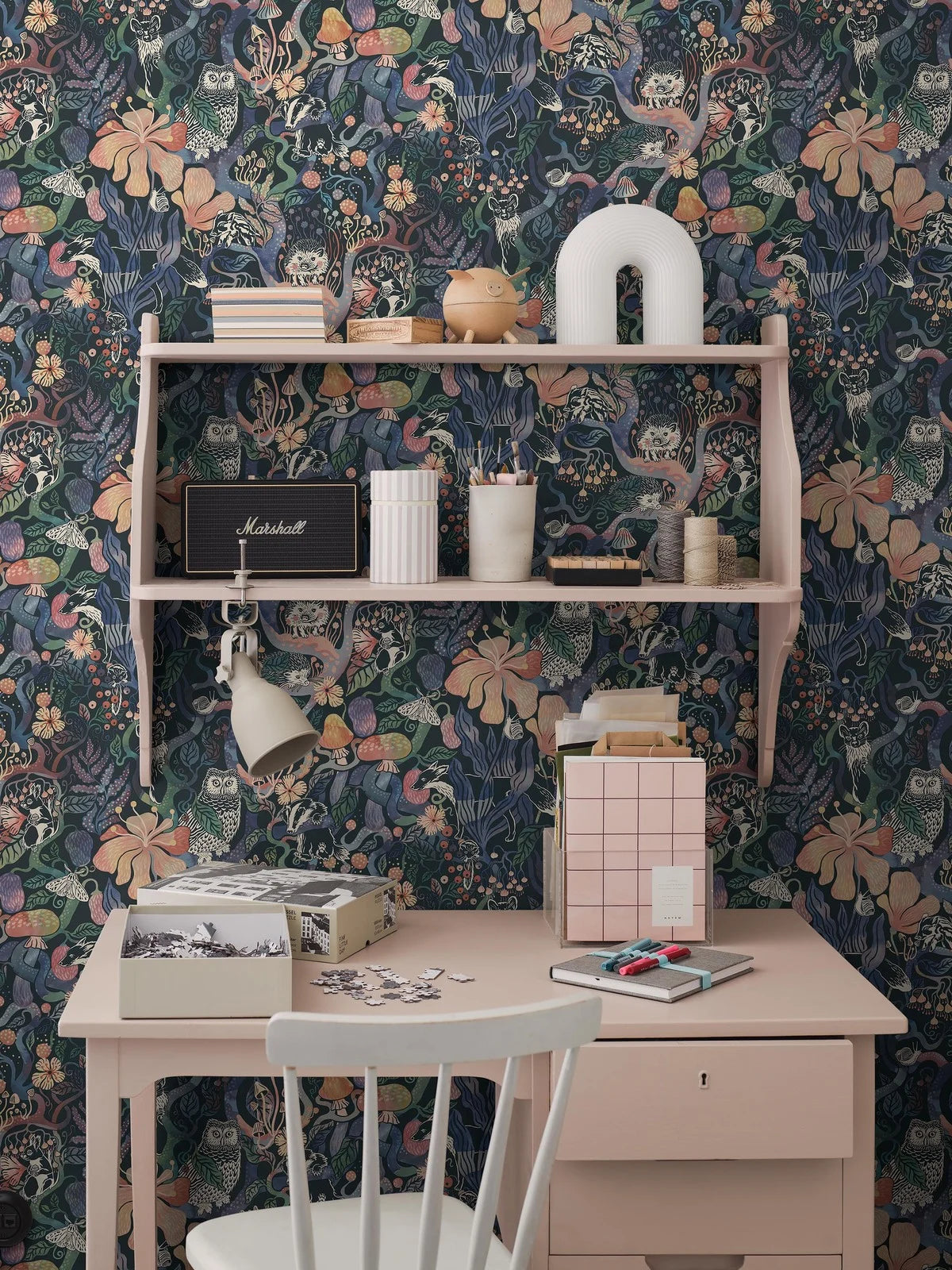 Detská tapeta s motívom rozprávkového lesa MAGIC WOODS modrá s ružovou