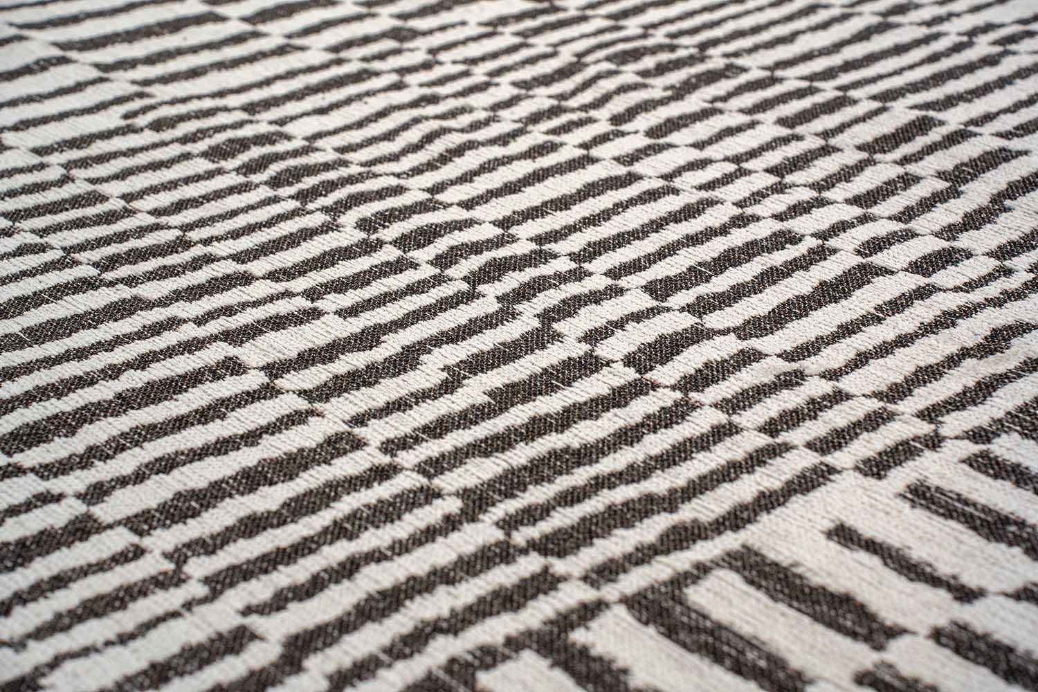 Oval Rug BERBER CAIDAL black with white