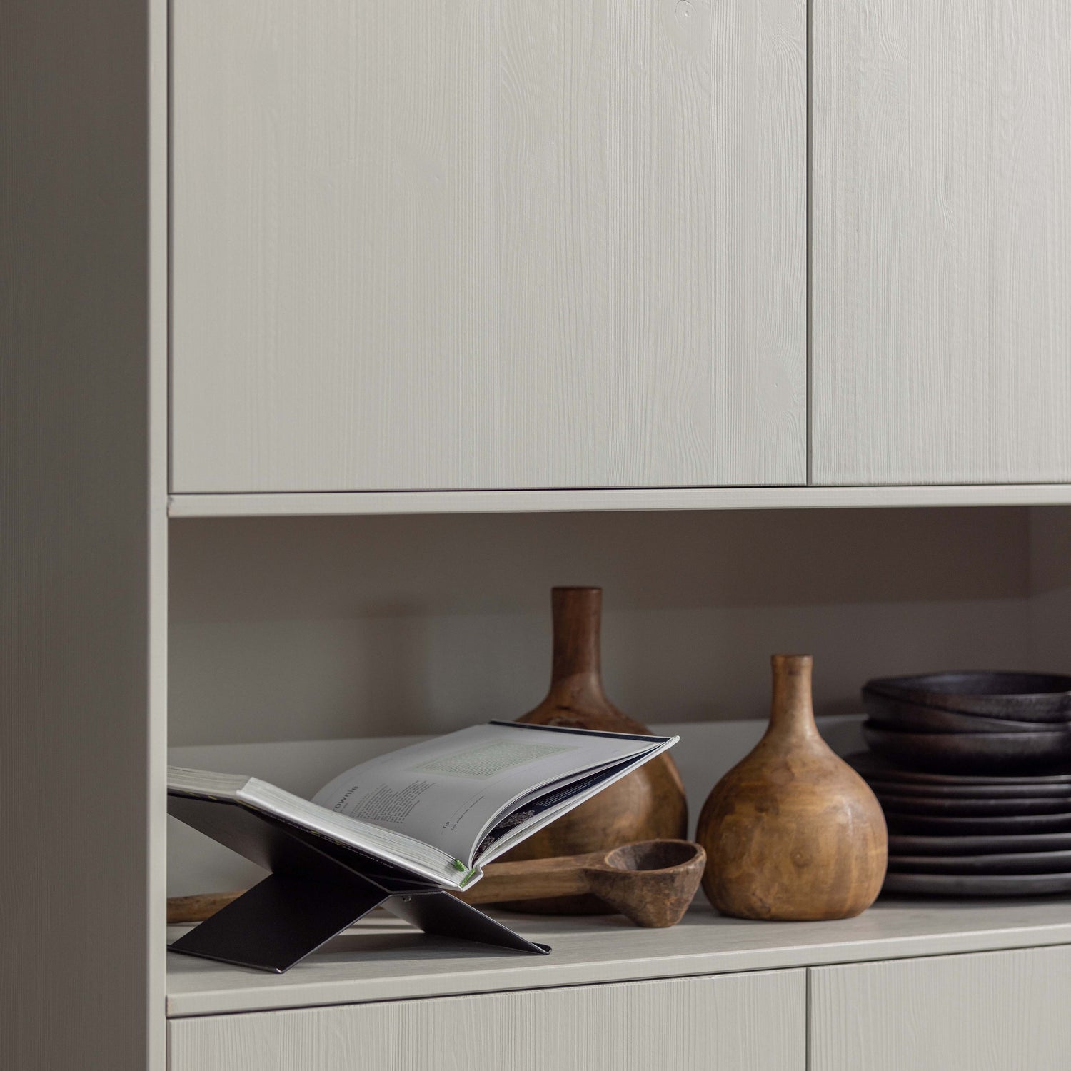 BROOK Book Stand Black