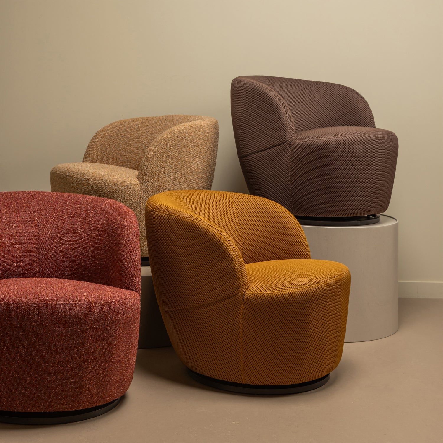 Otočný kreslo SERRA curry