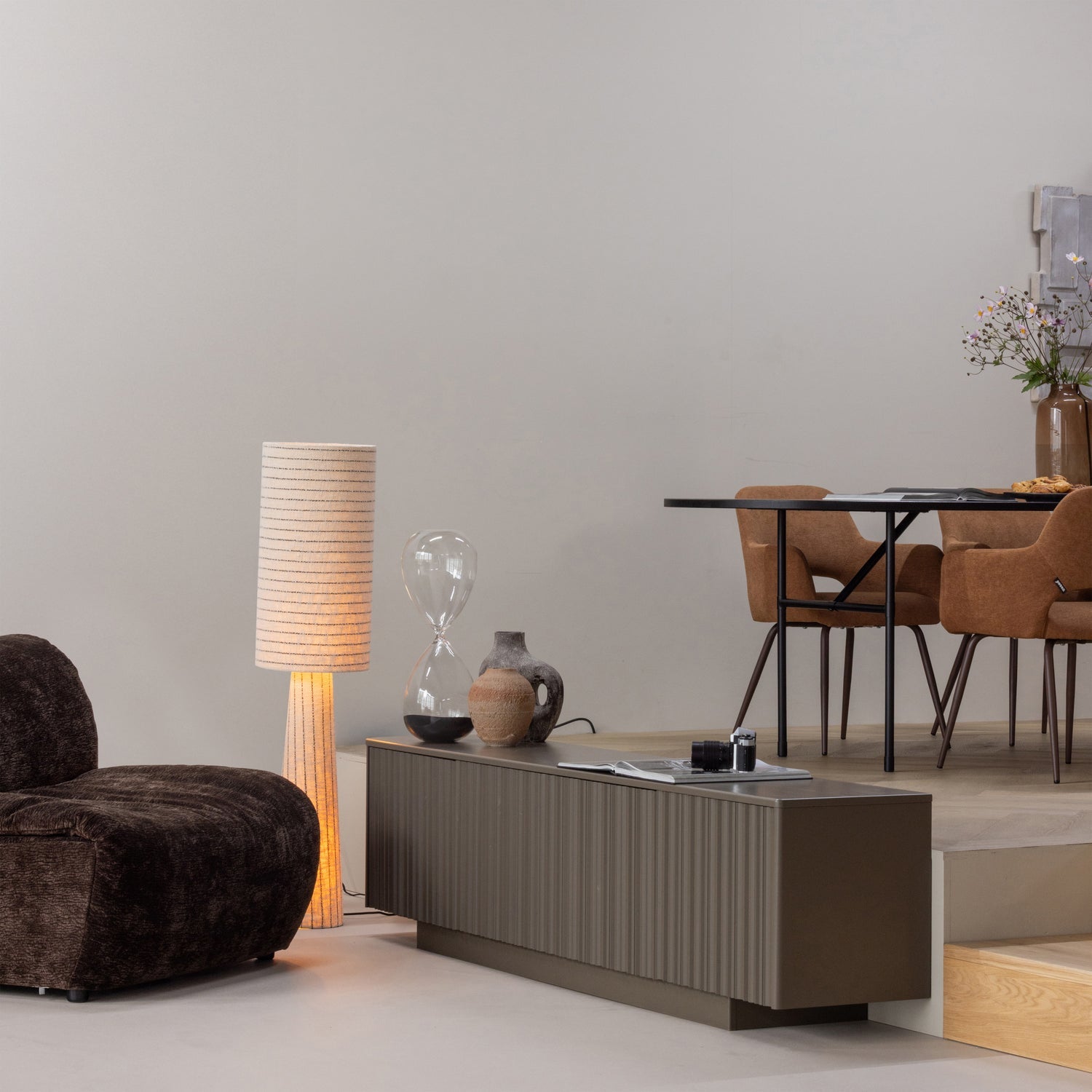 Podlahová lampa LOFT krémová s čiernymi pruhmi