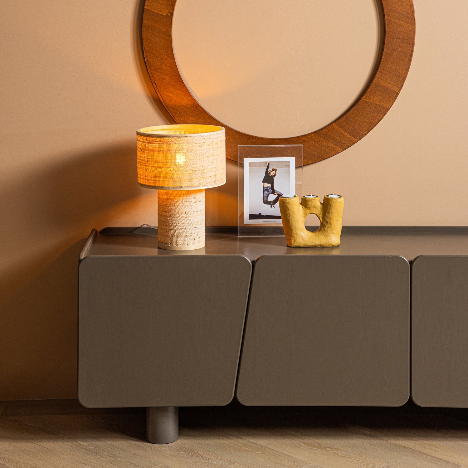 Stolná lampa SYRO rafia