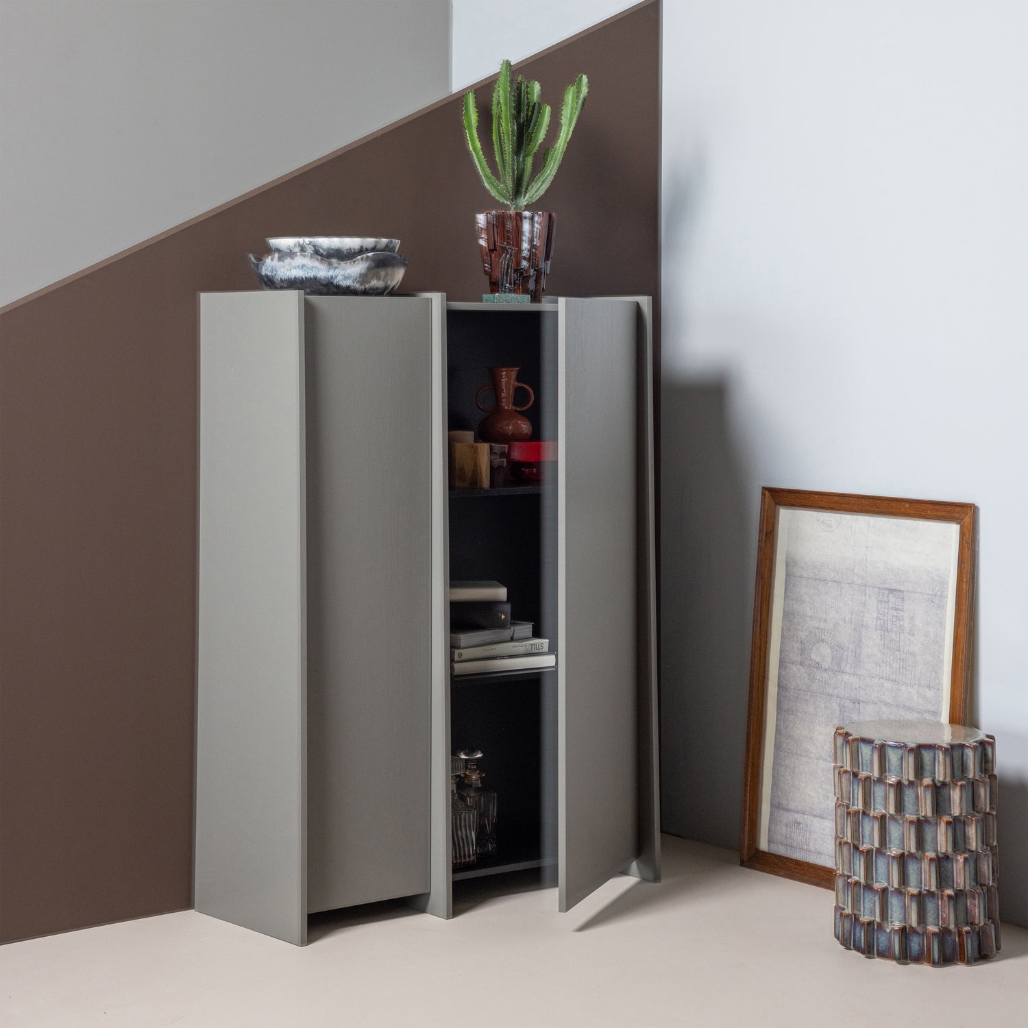 Skriňa BROCK teplá šedá