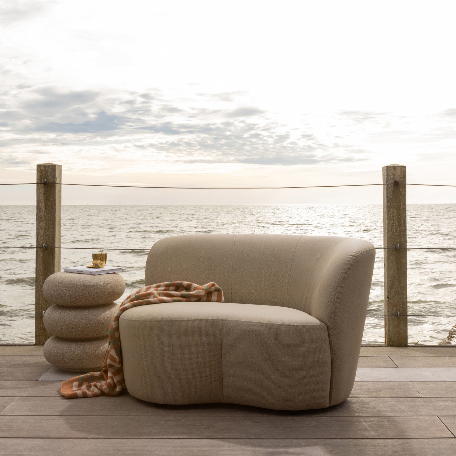 Záhradná pohovka pravostranná STONE piesková