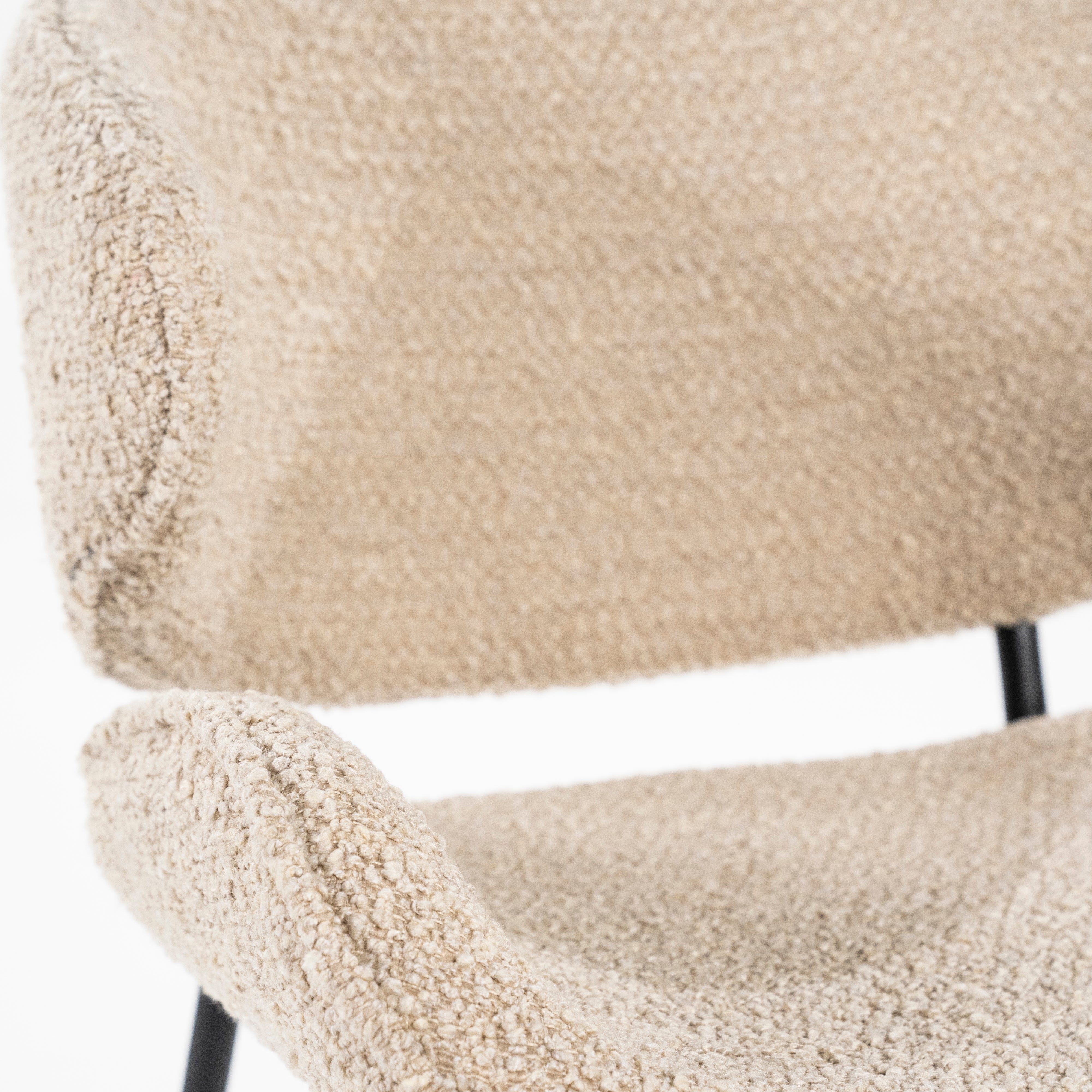 Stolička TESS piesková s čiernym podstavcom