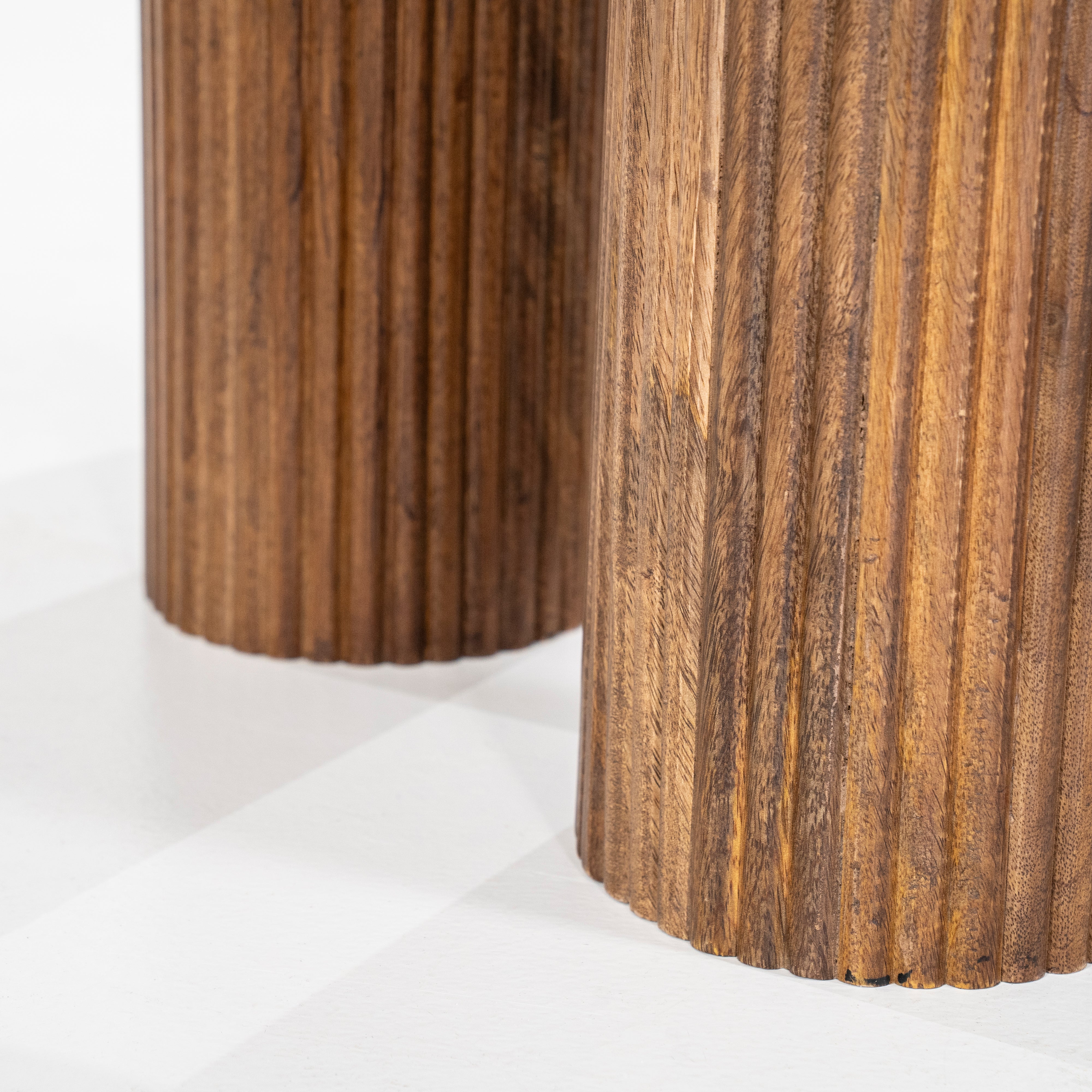 XAVI side table made of mango wood with a marble top