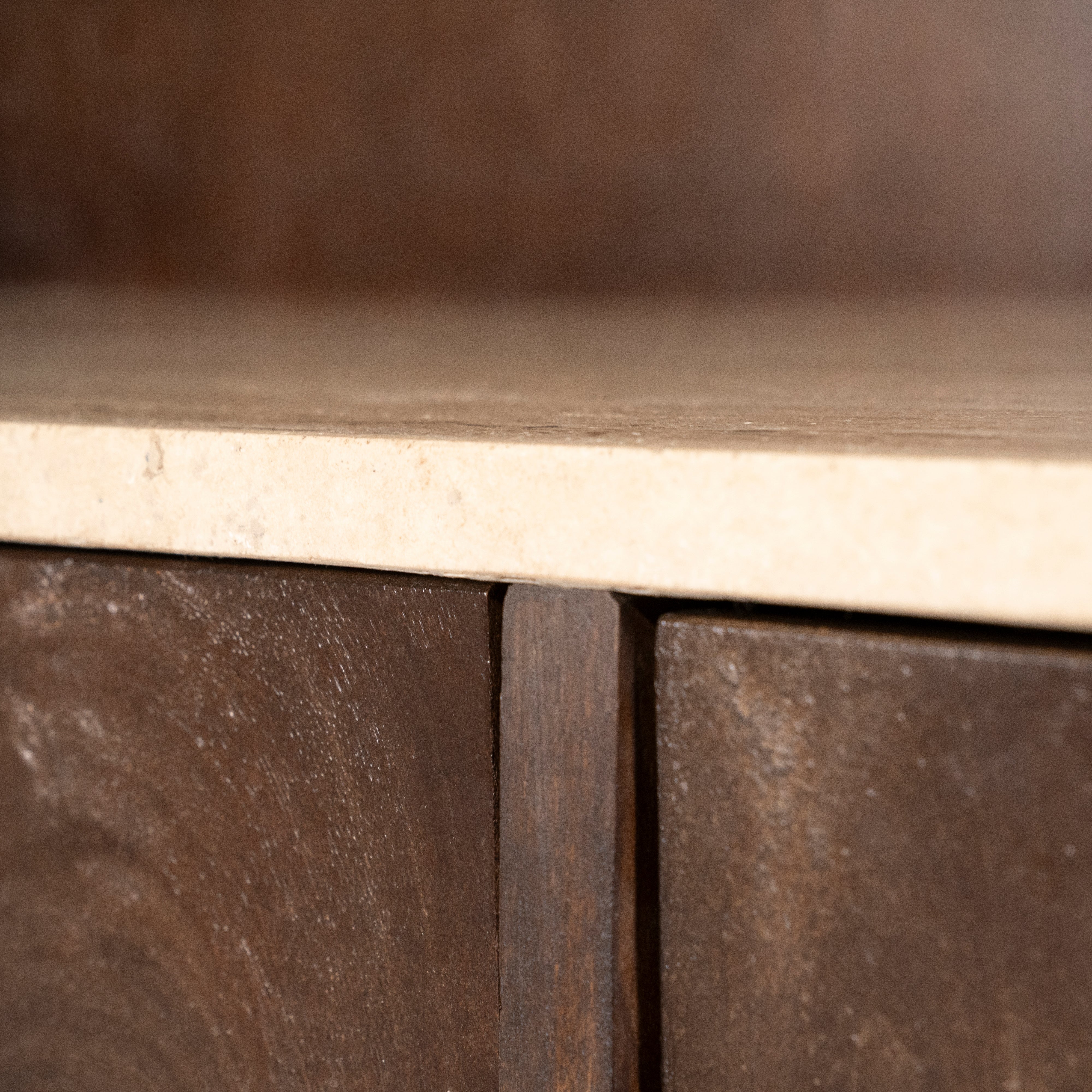 Regál LIO hnedé mango drevo s travertínom