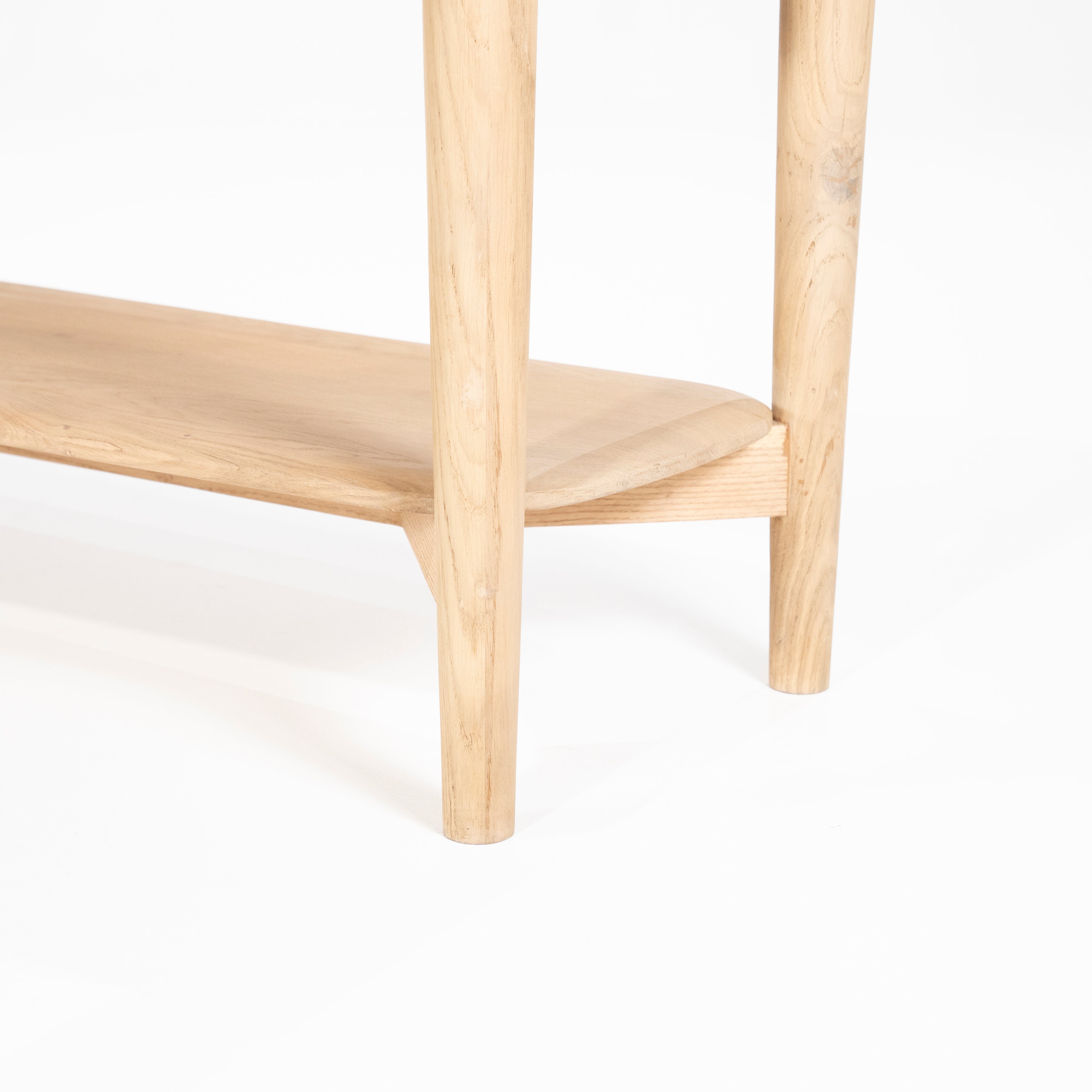 Televízna skrinka SELBU z dubového dreva